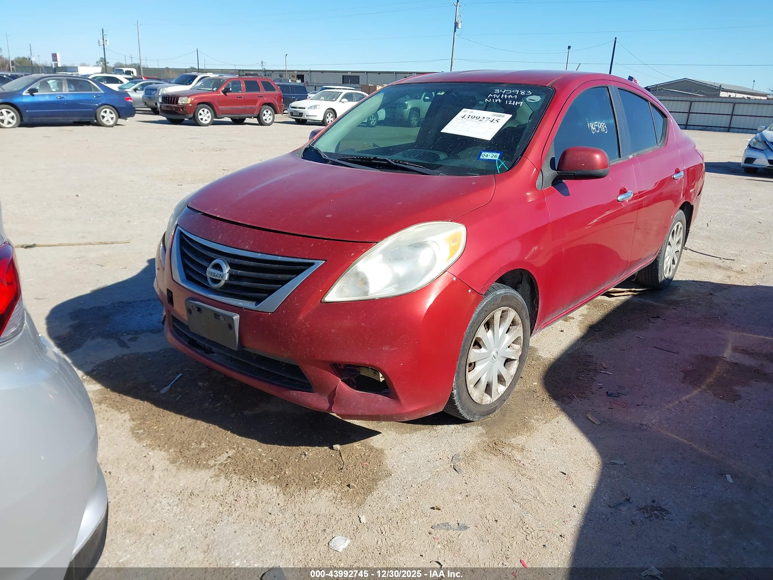 NISSAN VERSA image 2