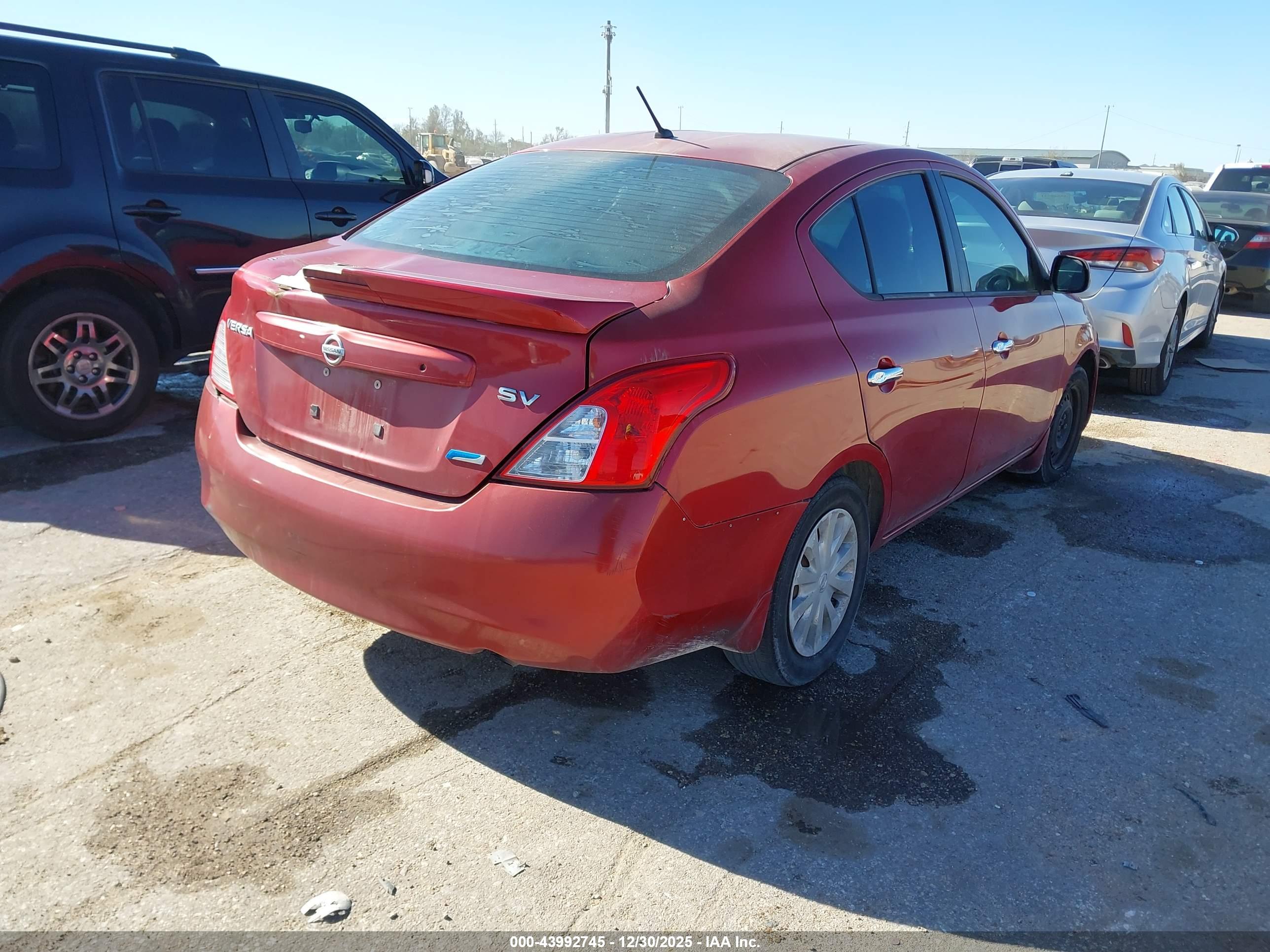 NISSAN VERSA image 4