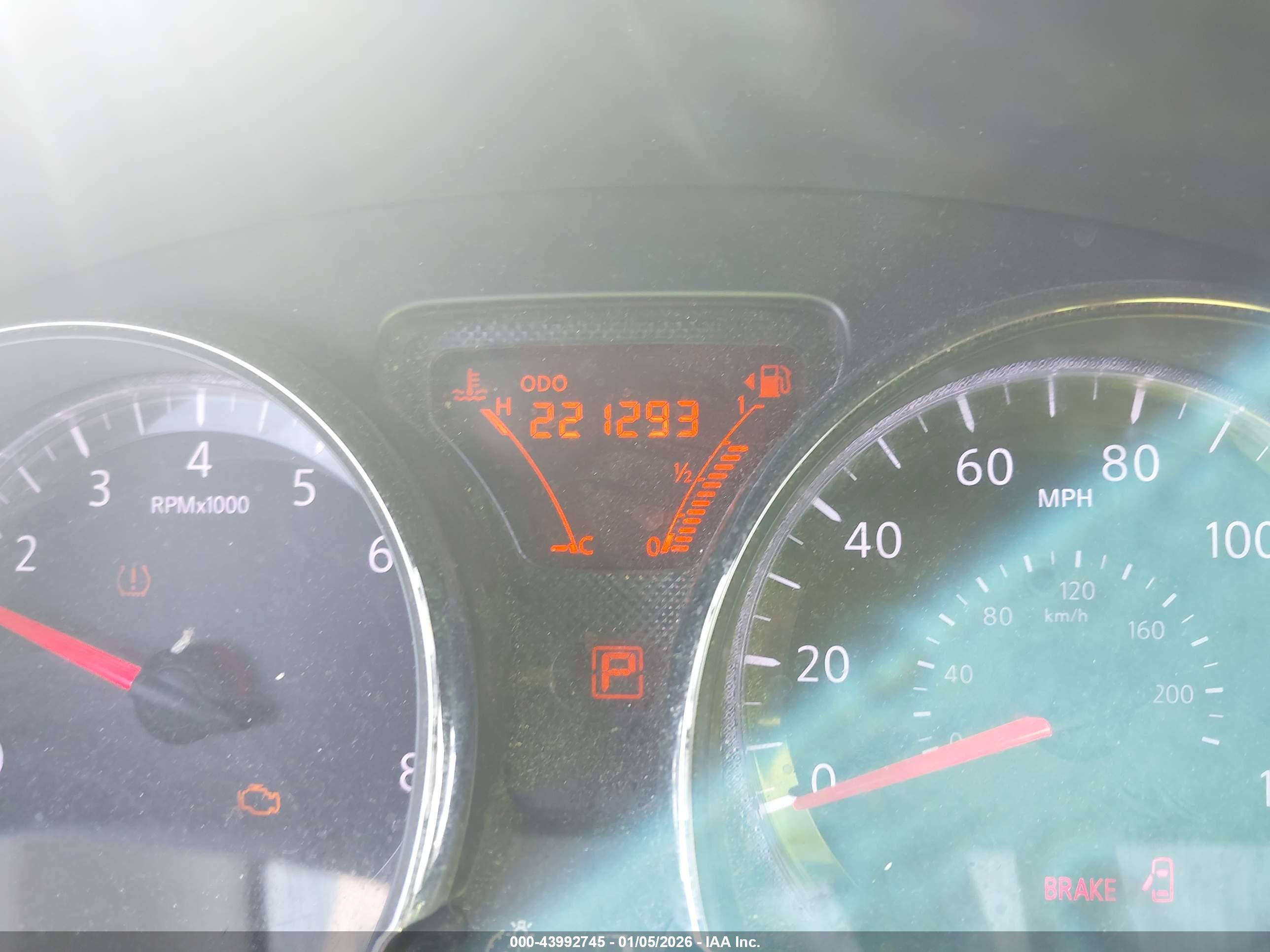 NISSAN VERSA image 7