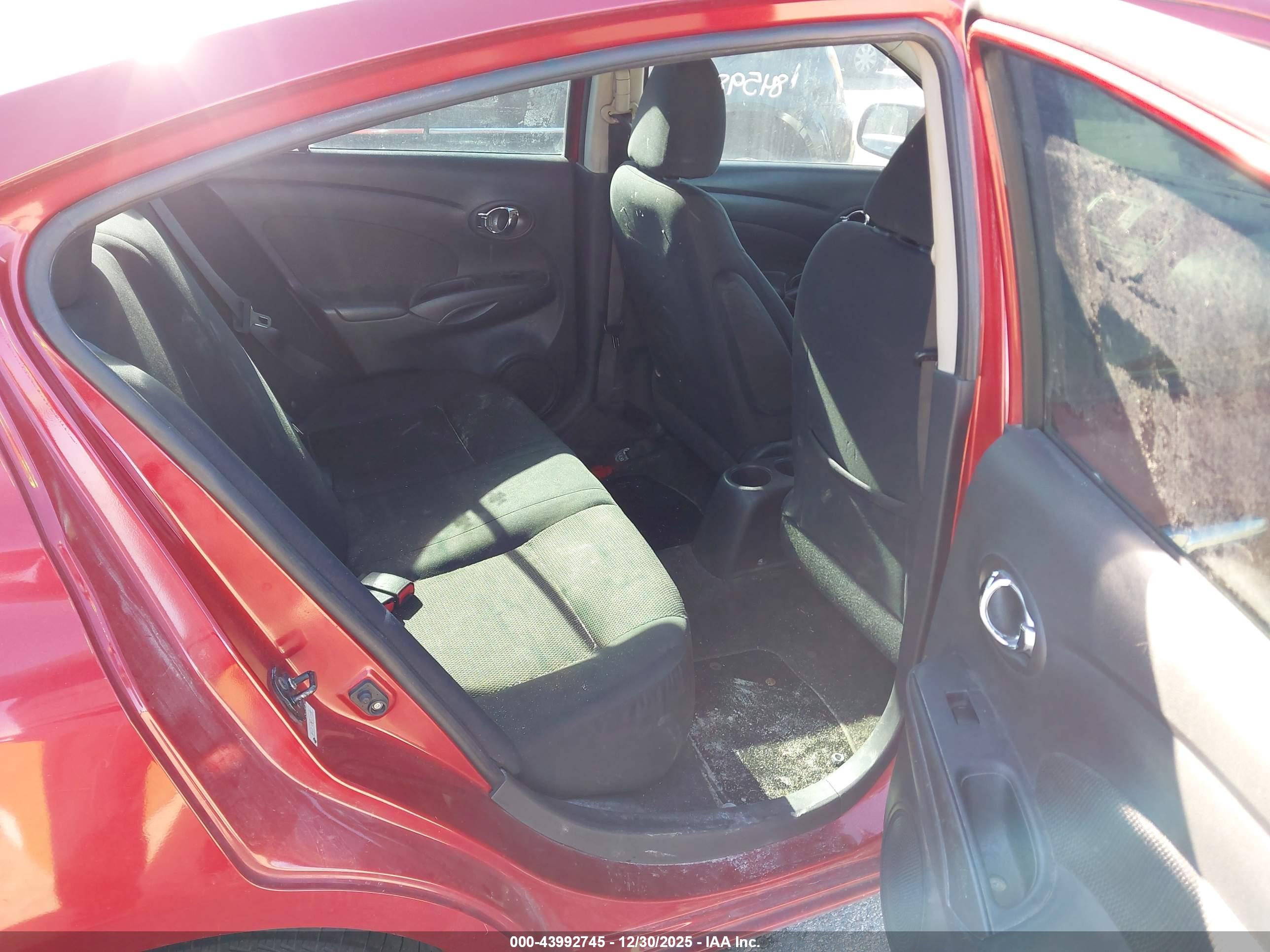NISSAN VERSA image 8