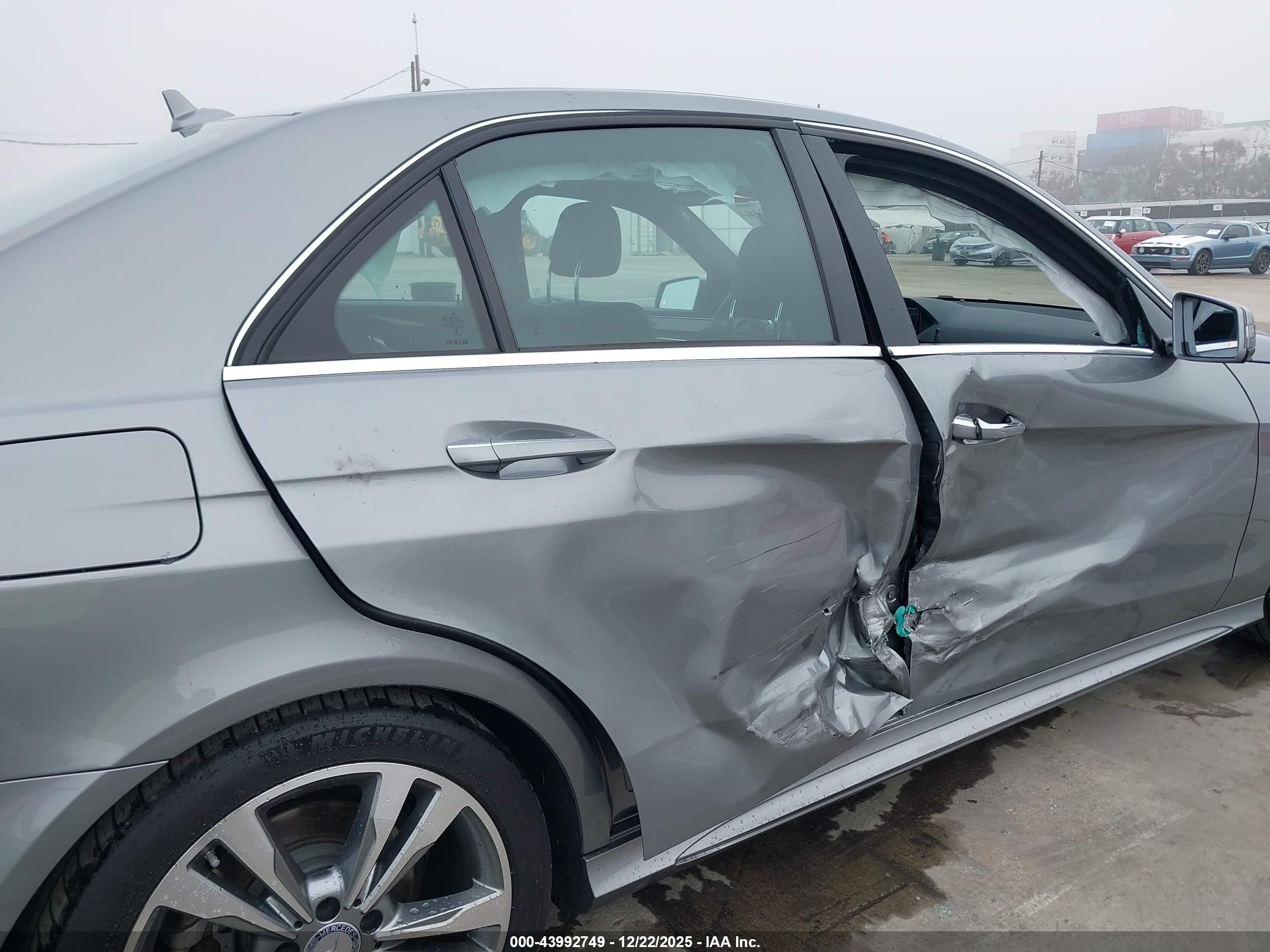 MERCEDES-BENZ E image 6