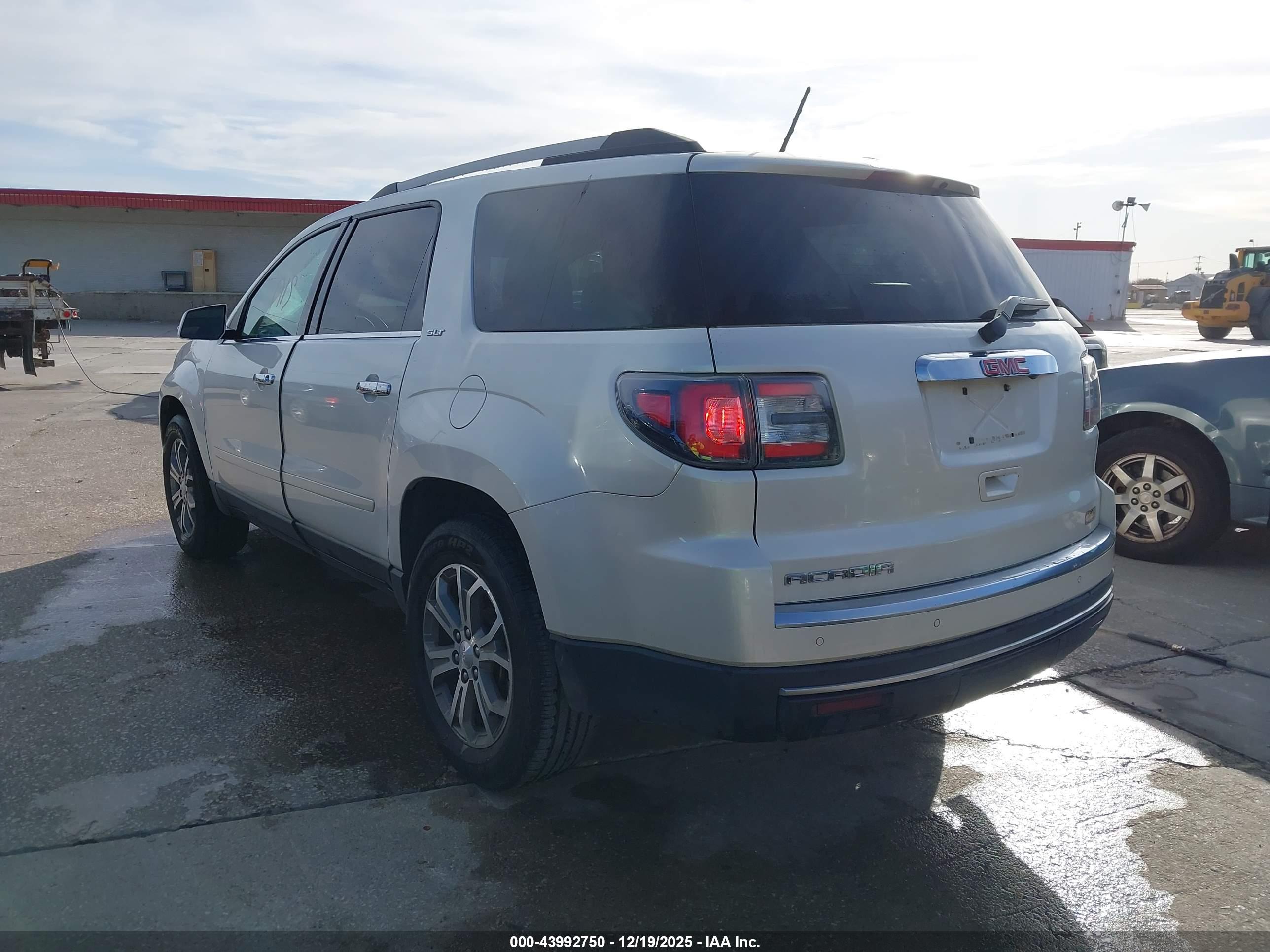 GMC ACADIA image 3