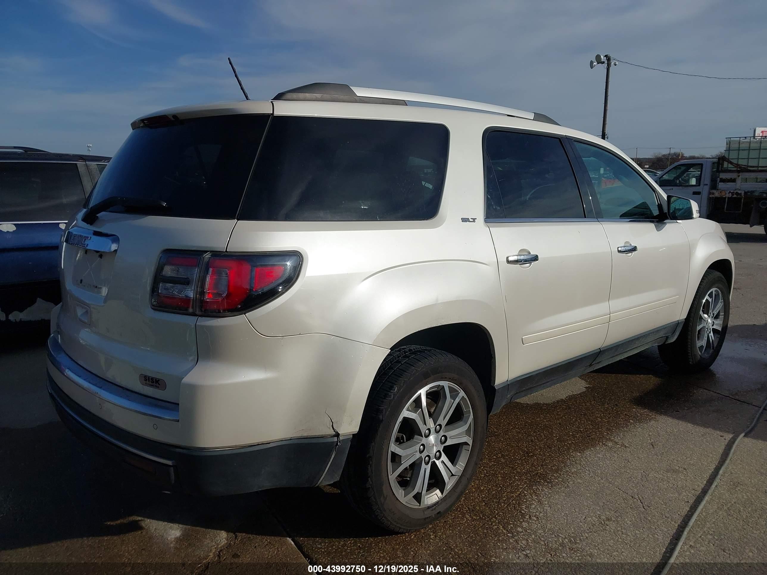 GMC ACADIA image 6