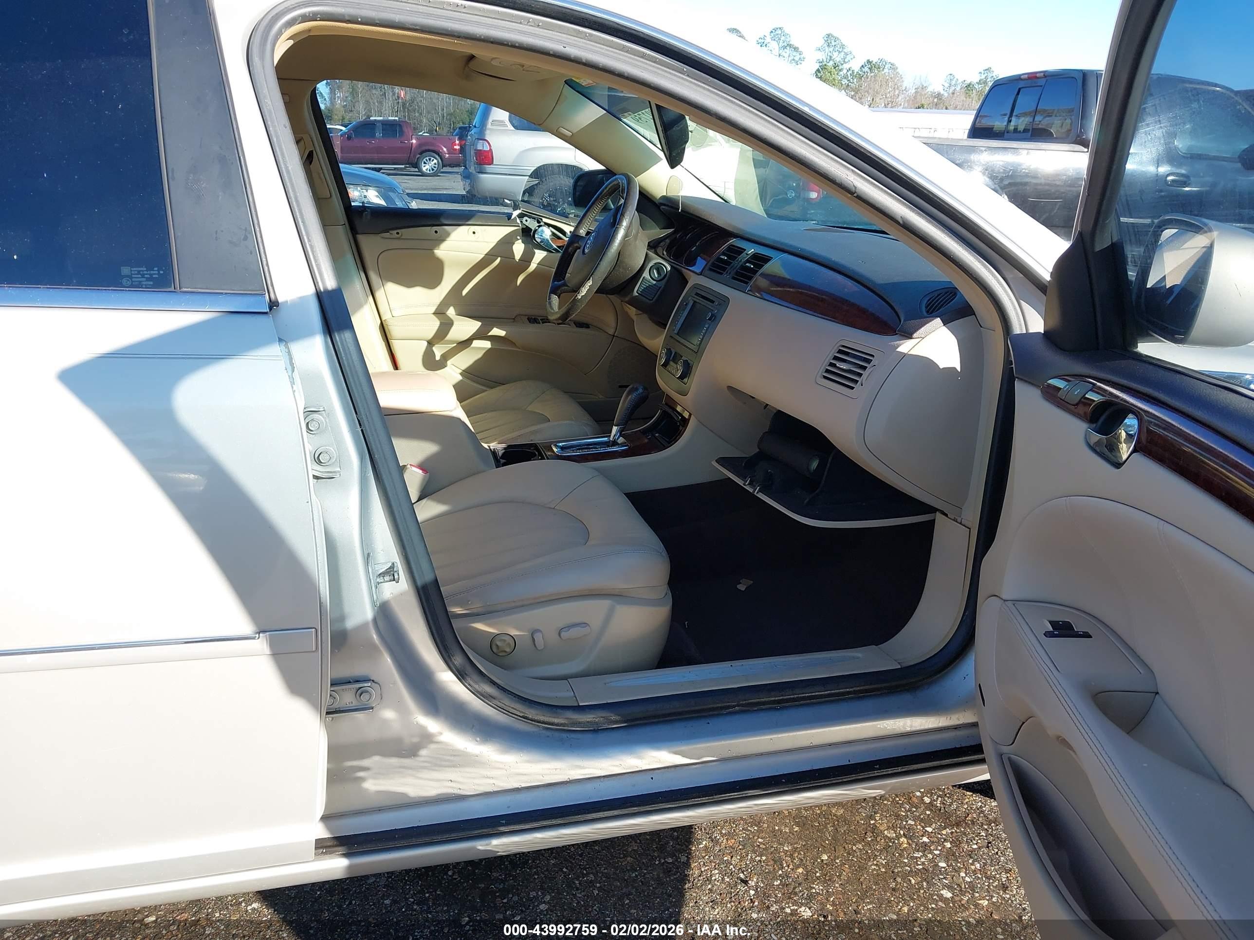 BUICK LUCERNE image 5