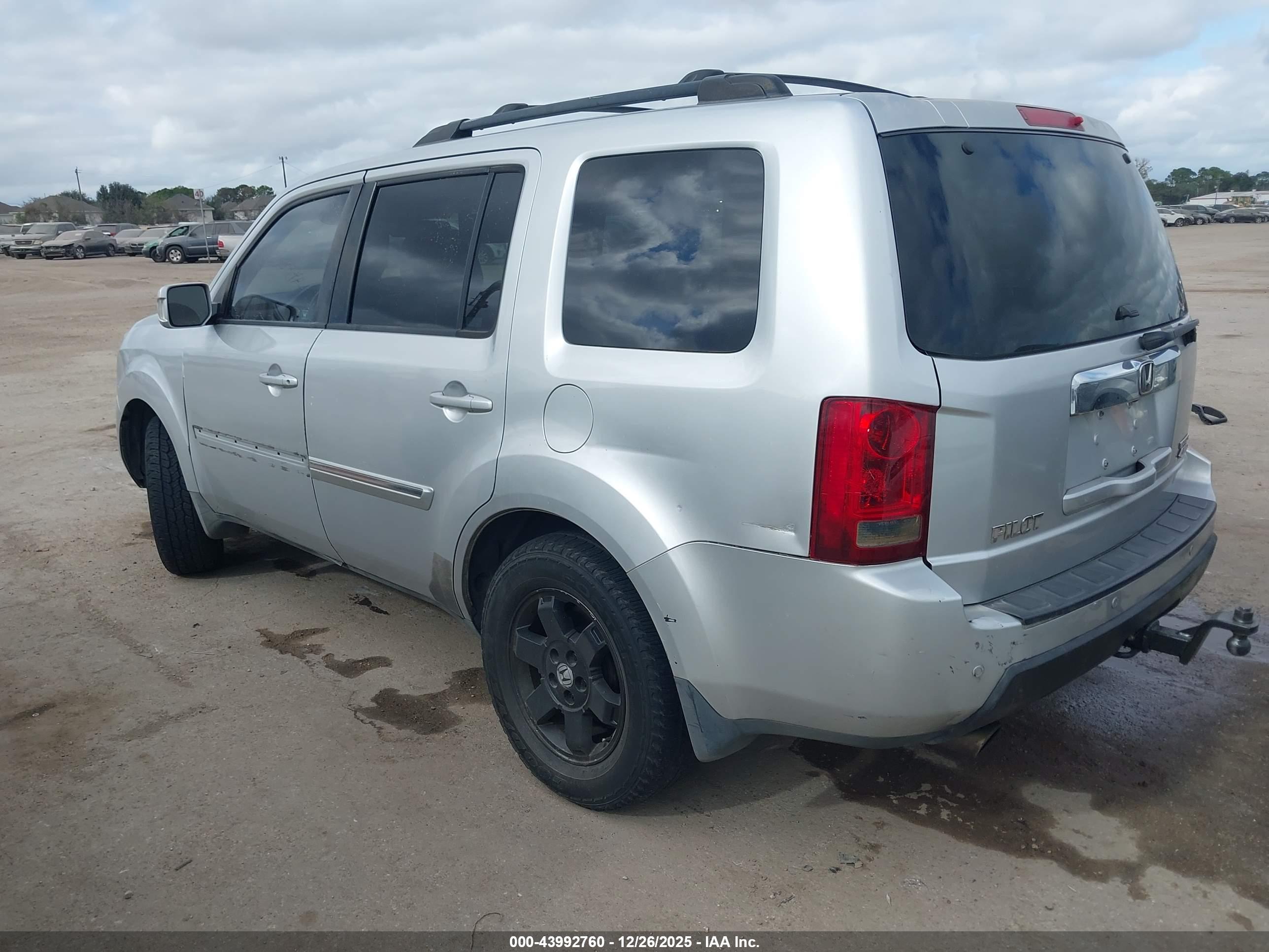 HONDA PILOT image 3