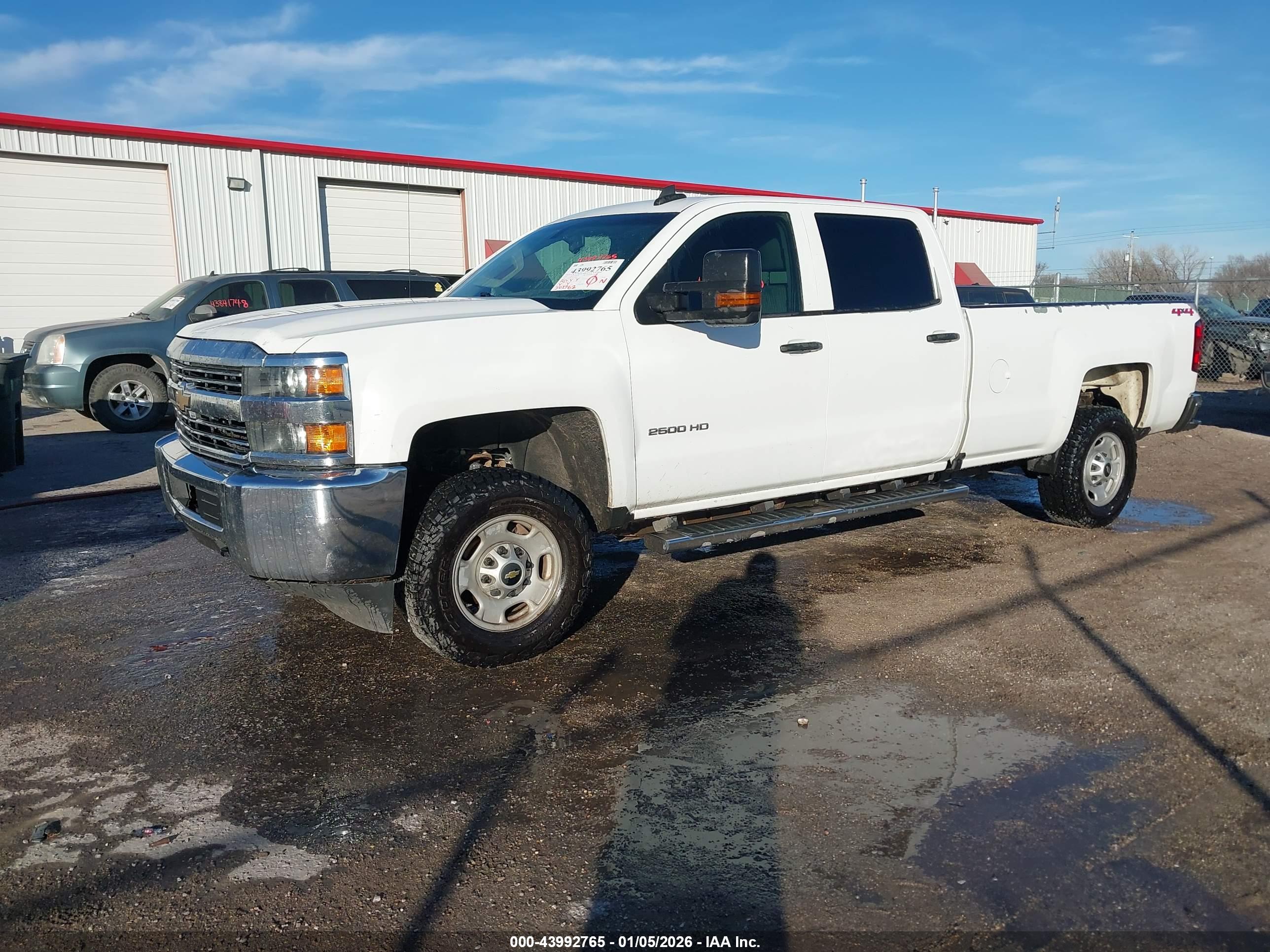 CHEVROLET SILVERADO image 2