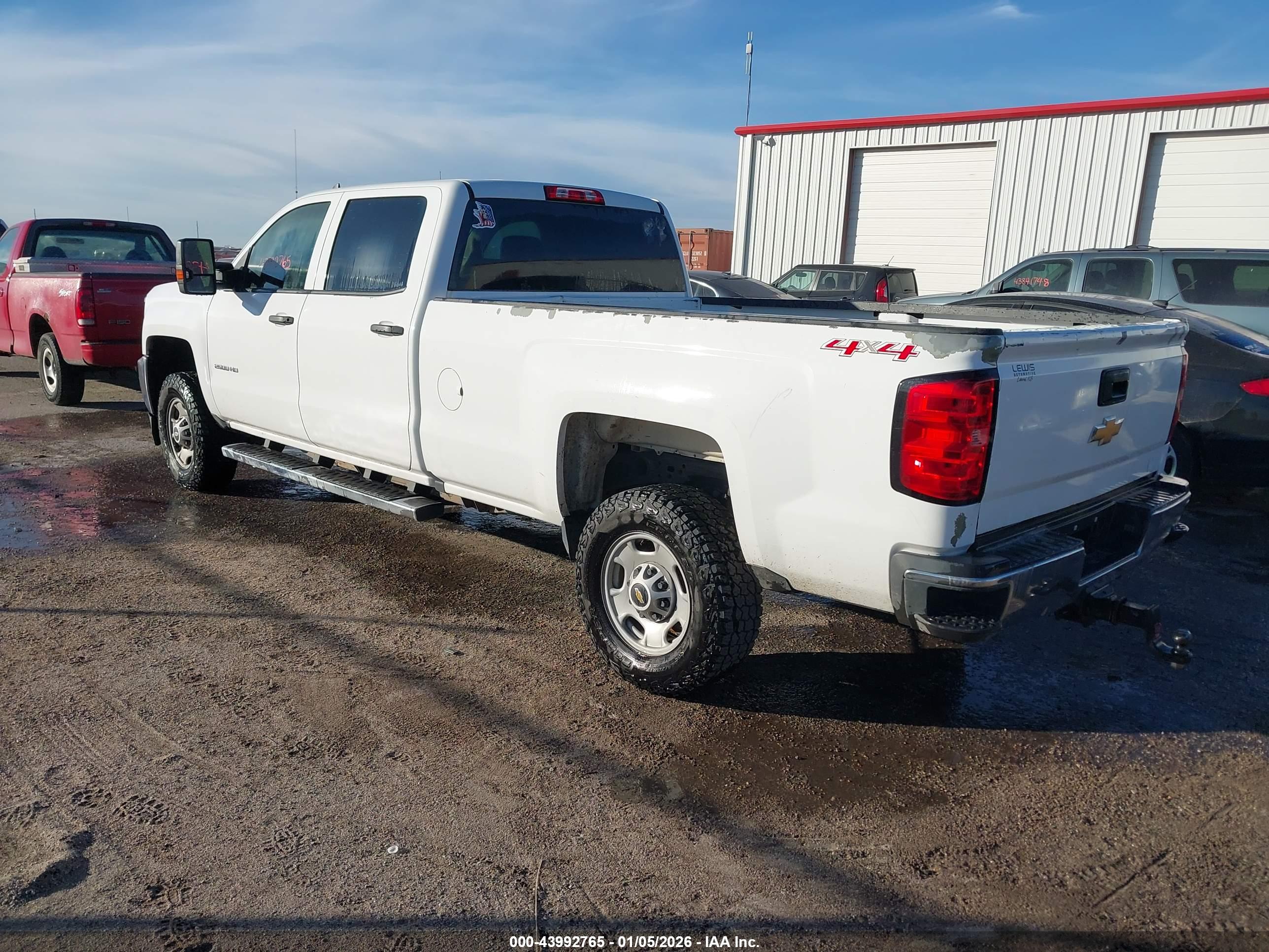 CHEVROLET SILVERADO image 3