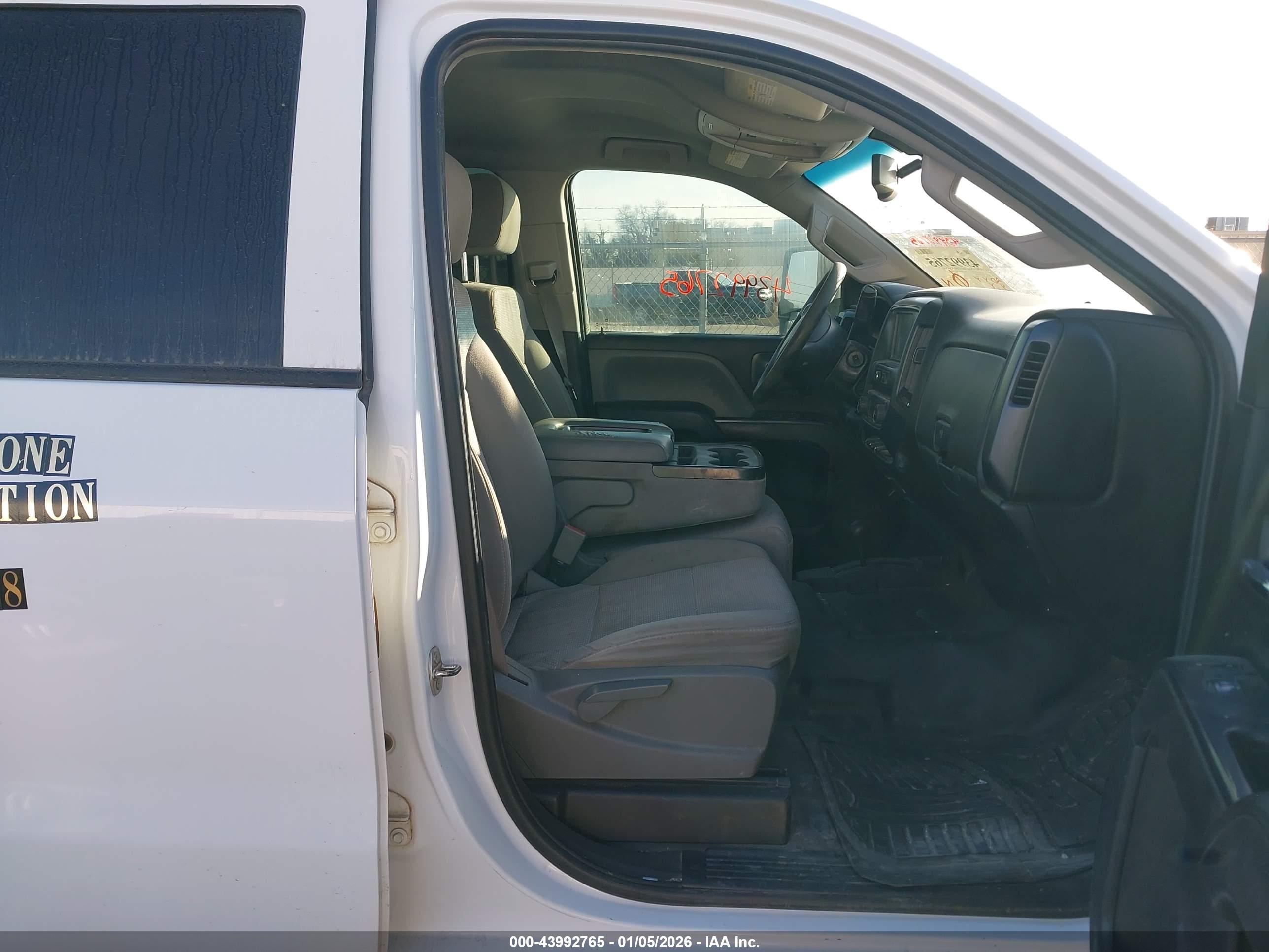 CHEVROLET SILVERADO image 5