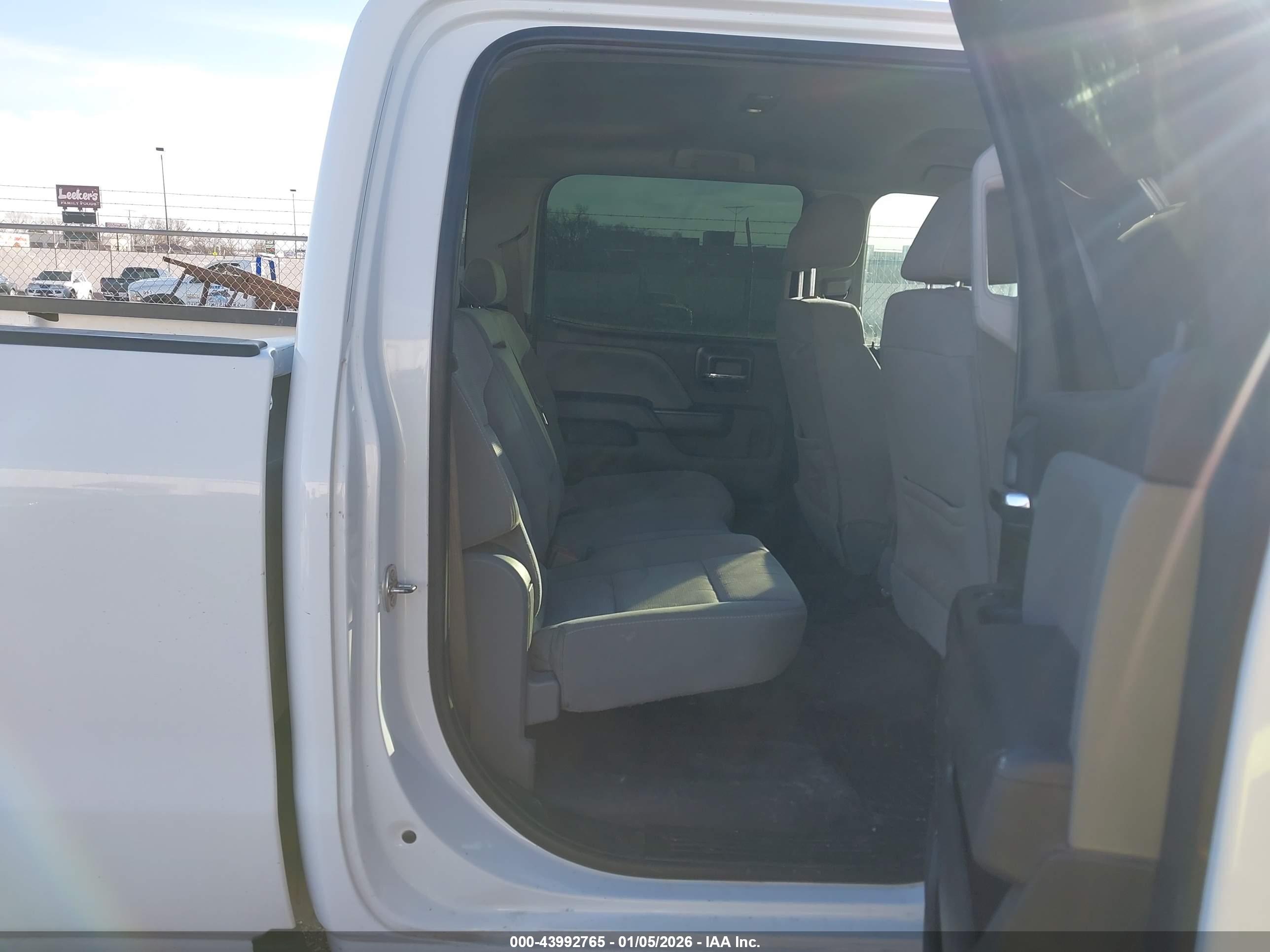 CHEVROLET SILVERADO image 8