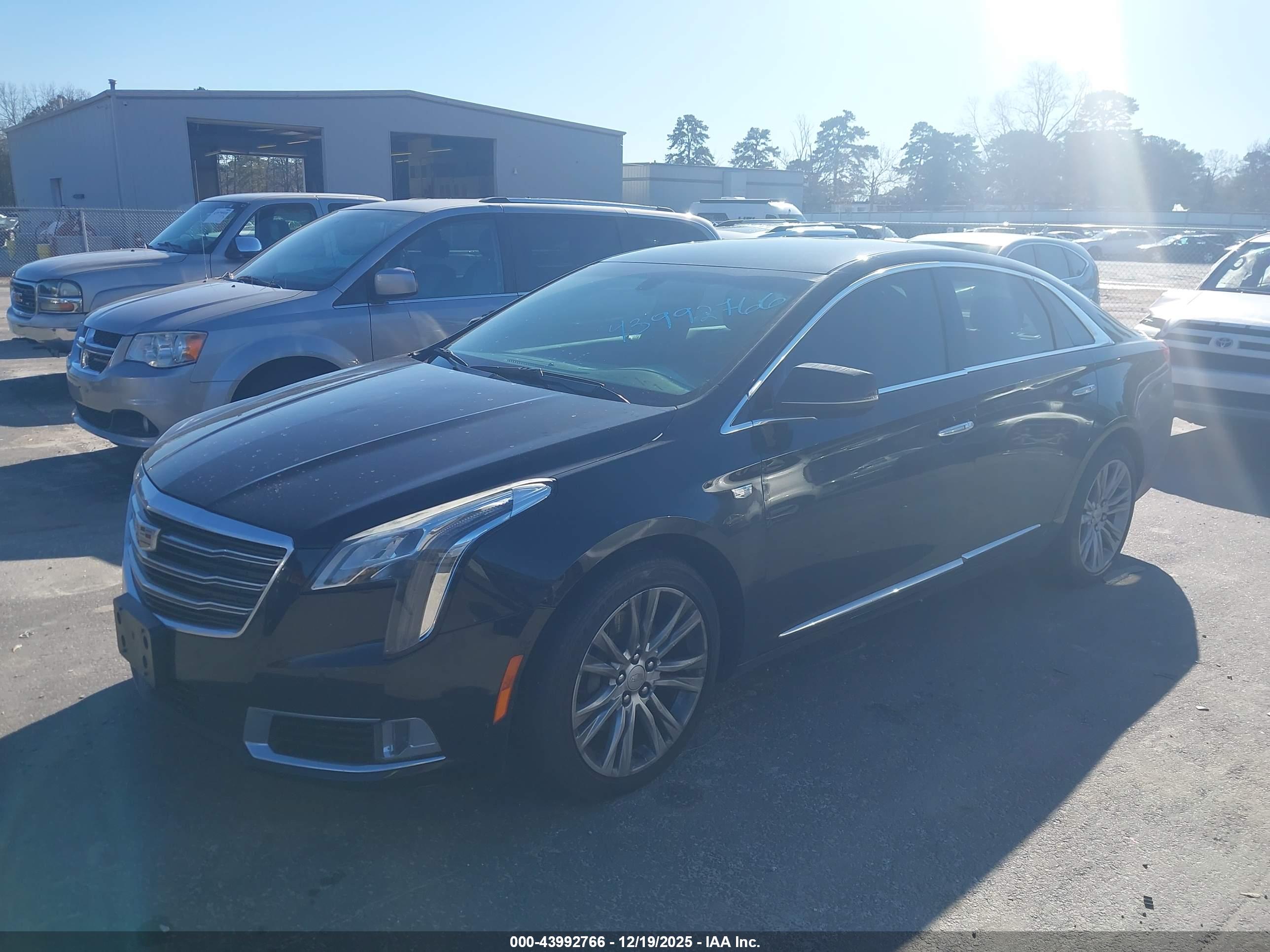CADILLAC XTS image 2