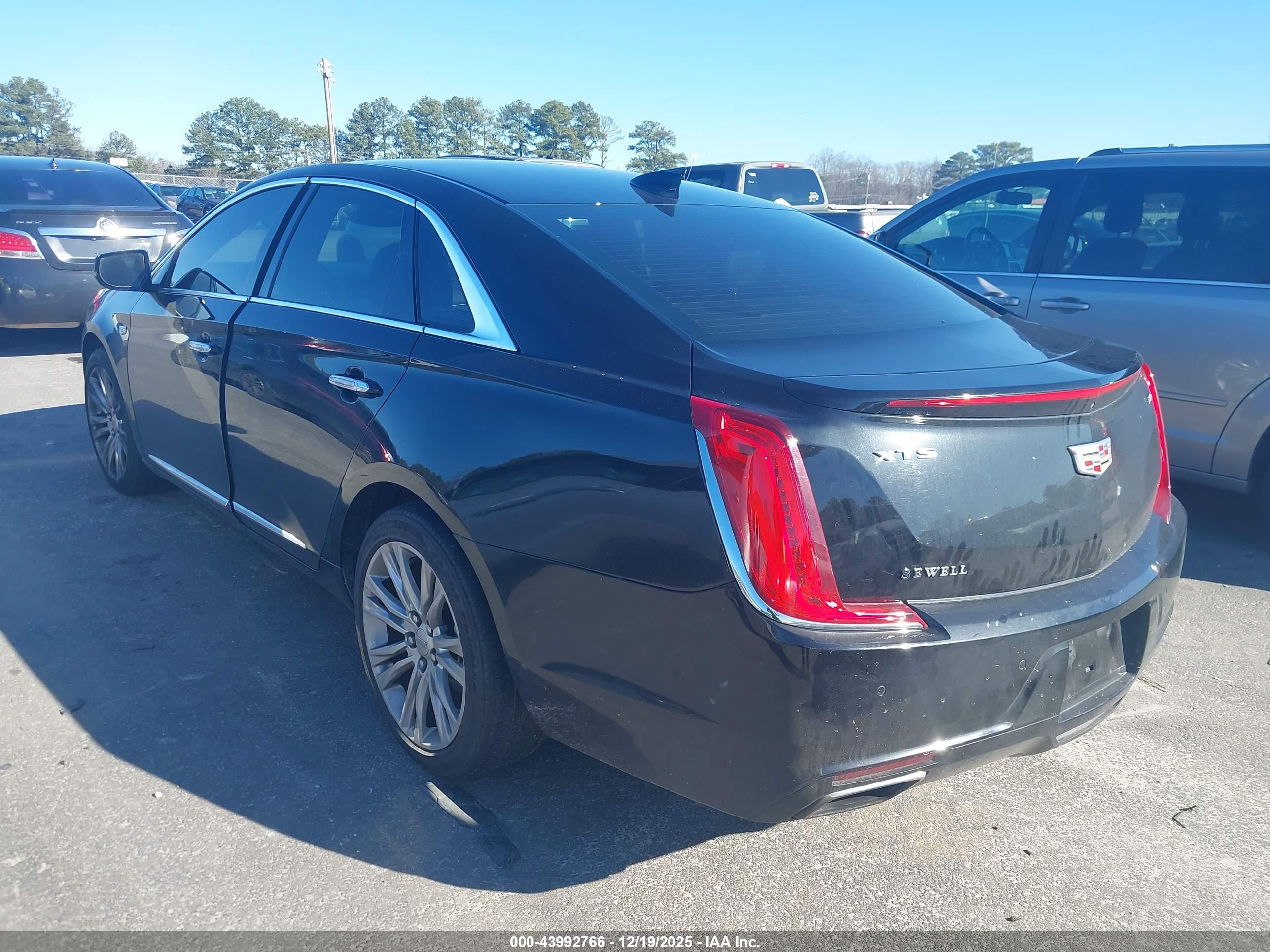 CADILLAC XTS image 3