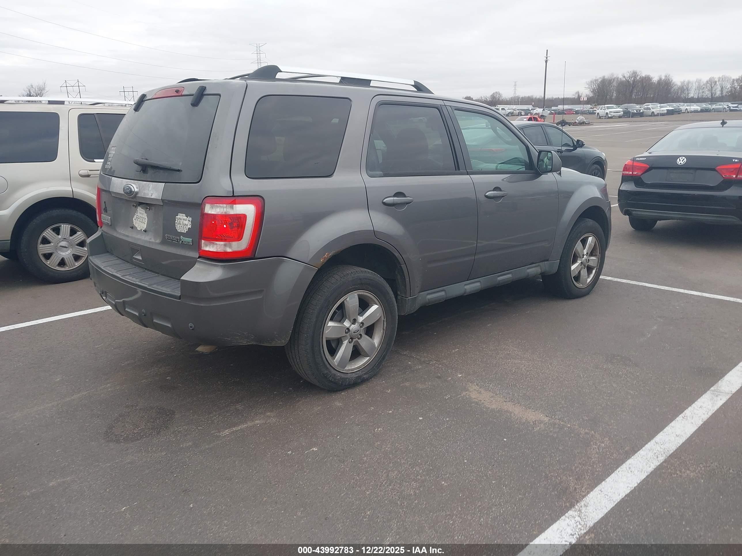 FORD ESCAPE image 4