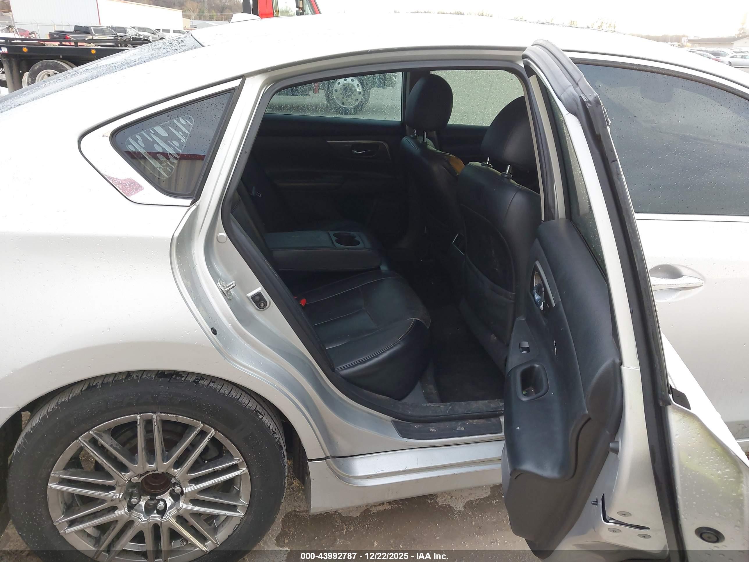 NISSAN ALTIMA image 8