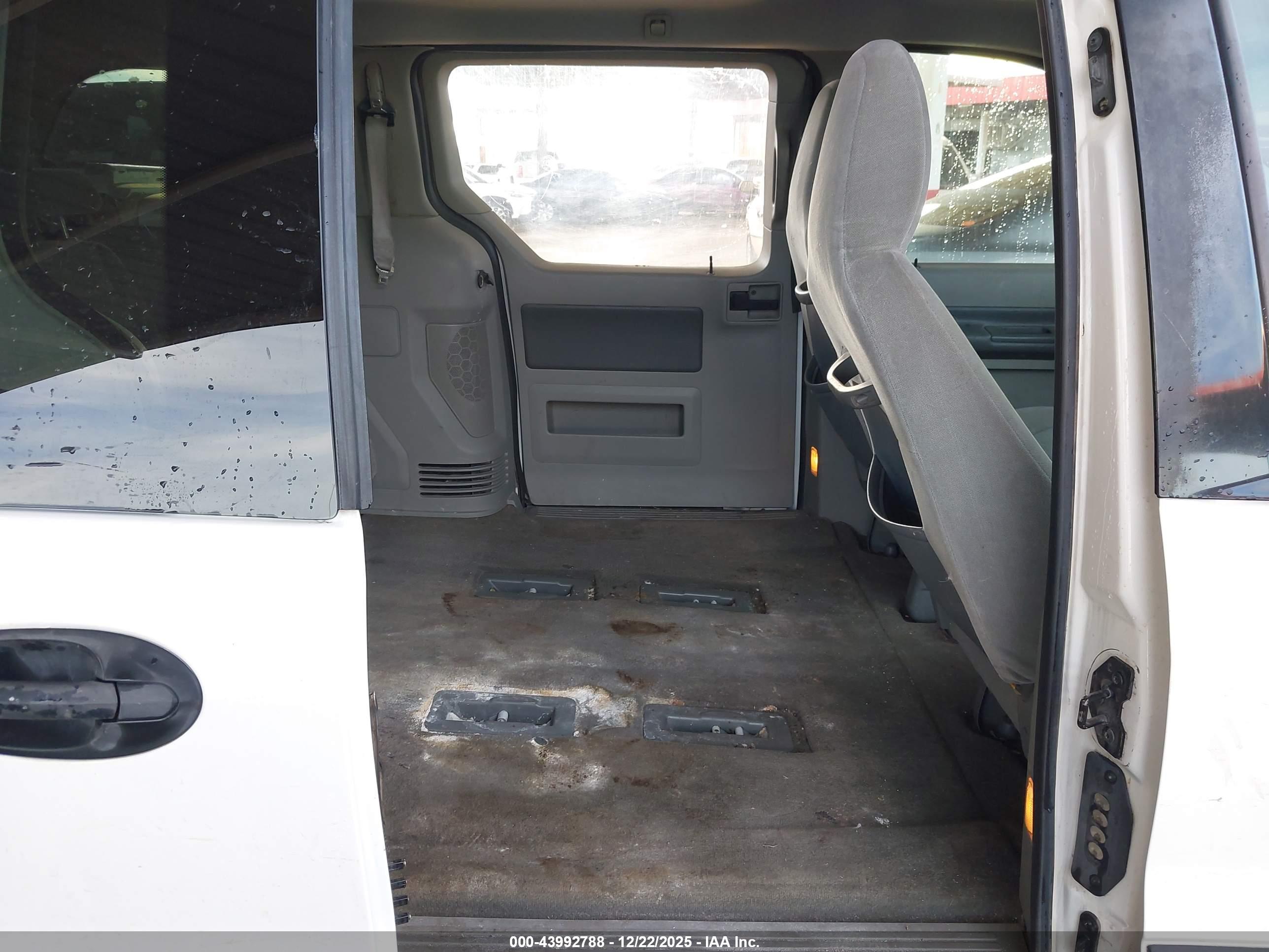 FORD FREESTAR image 8