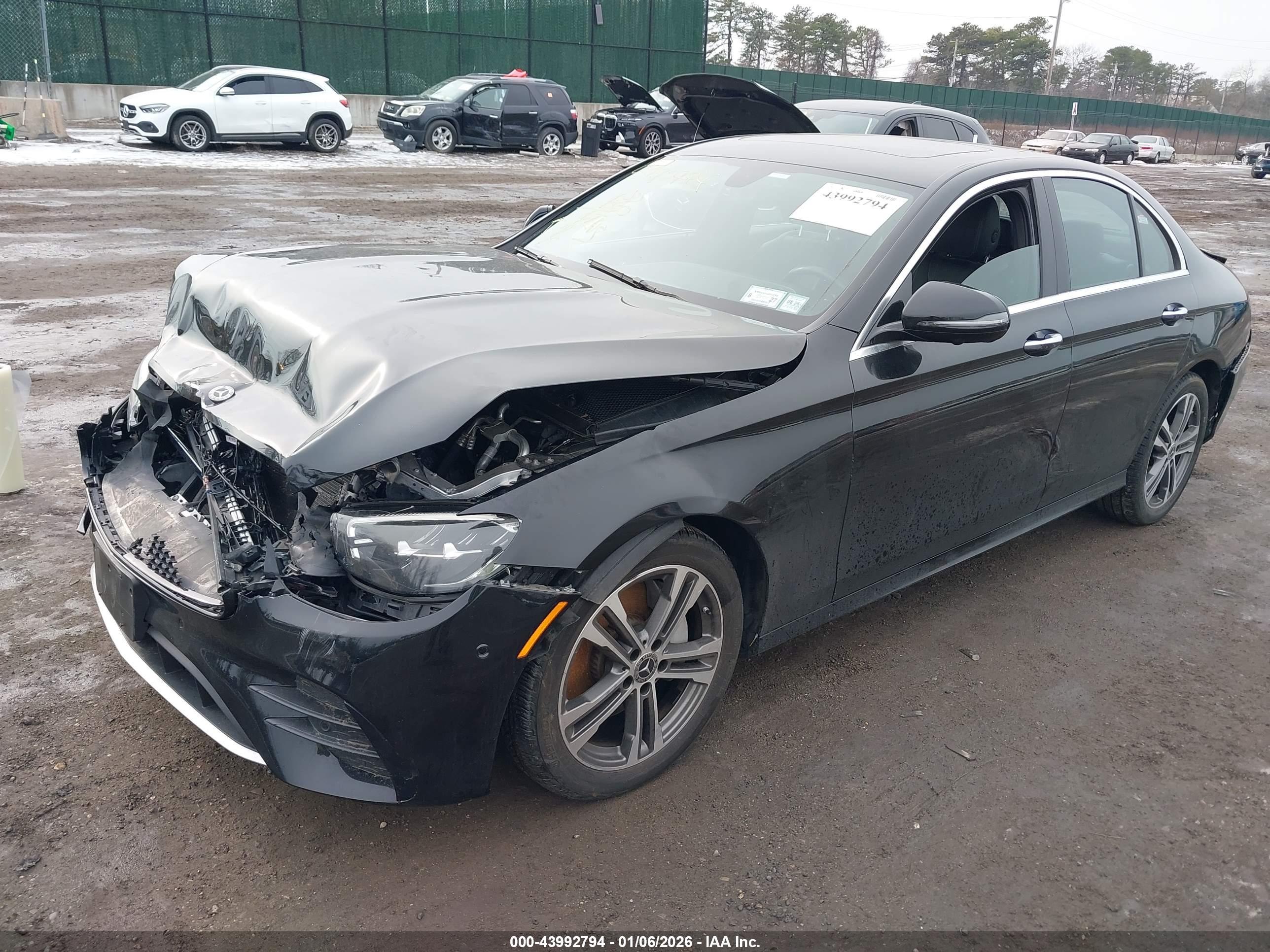 MERCEDES-BENZ E image 2