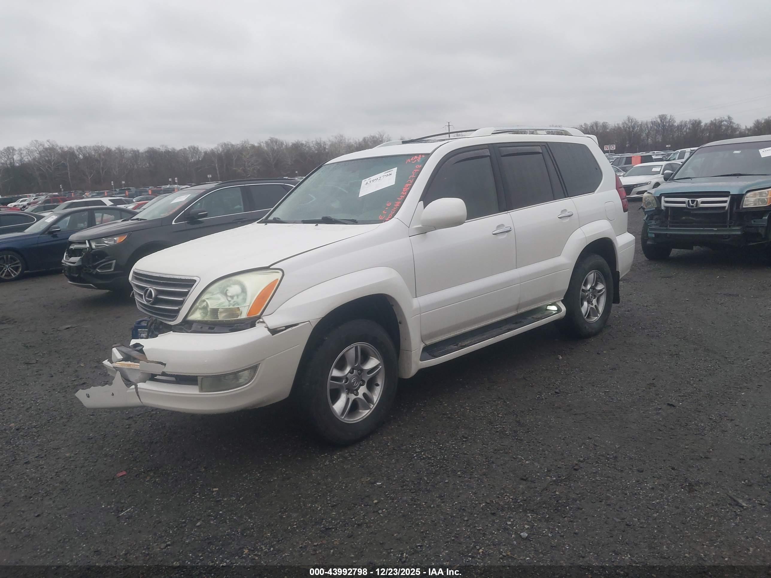 LEXUS GX image 2