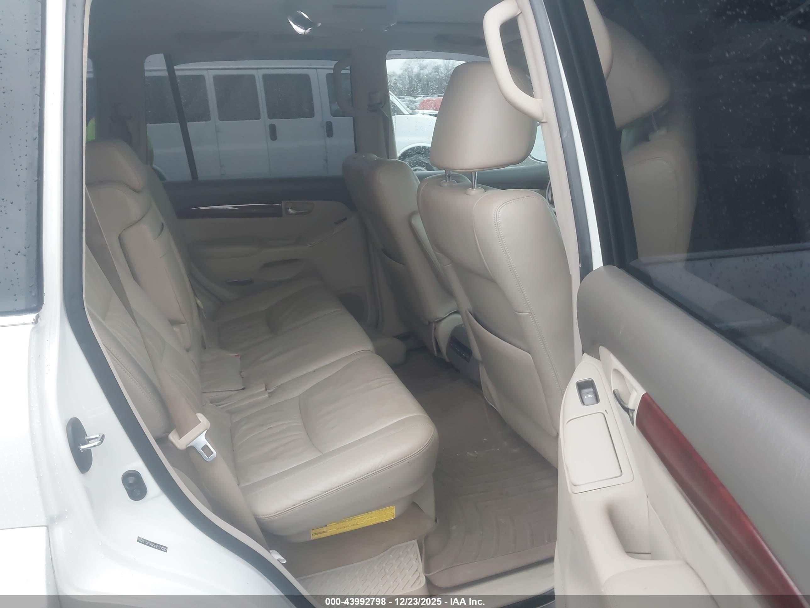 LEXUS GX image 8