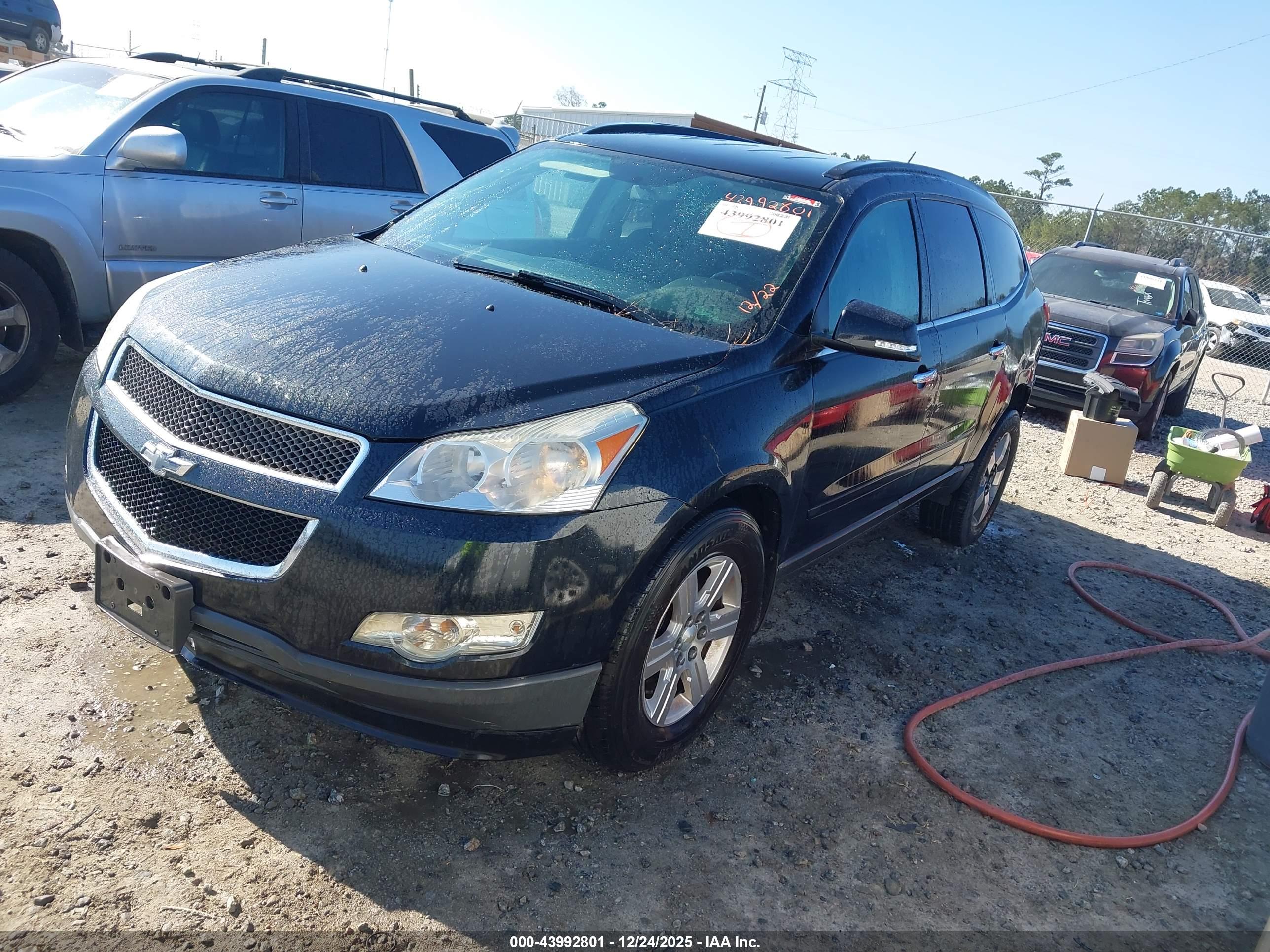 CHEVROLET TRAVERSE image 2