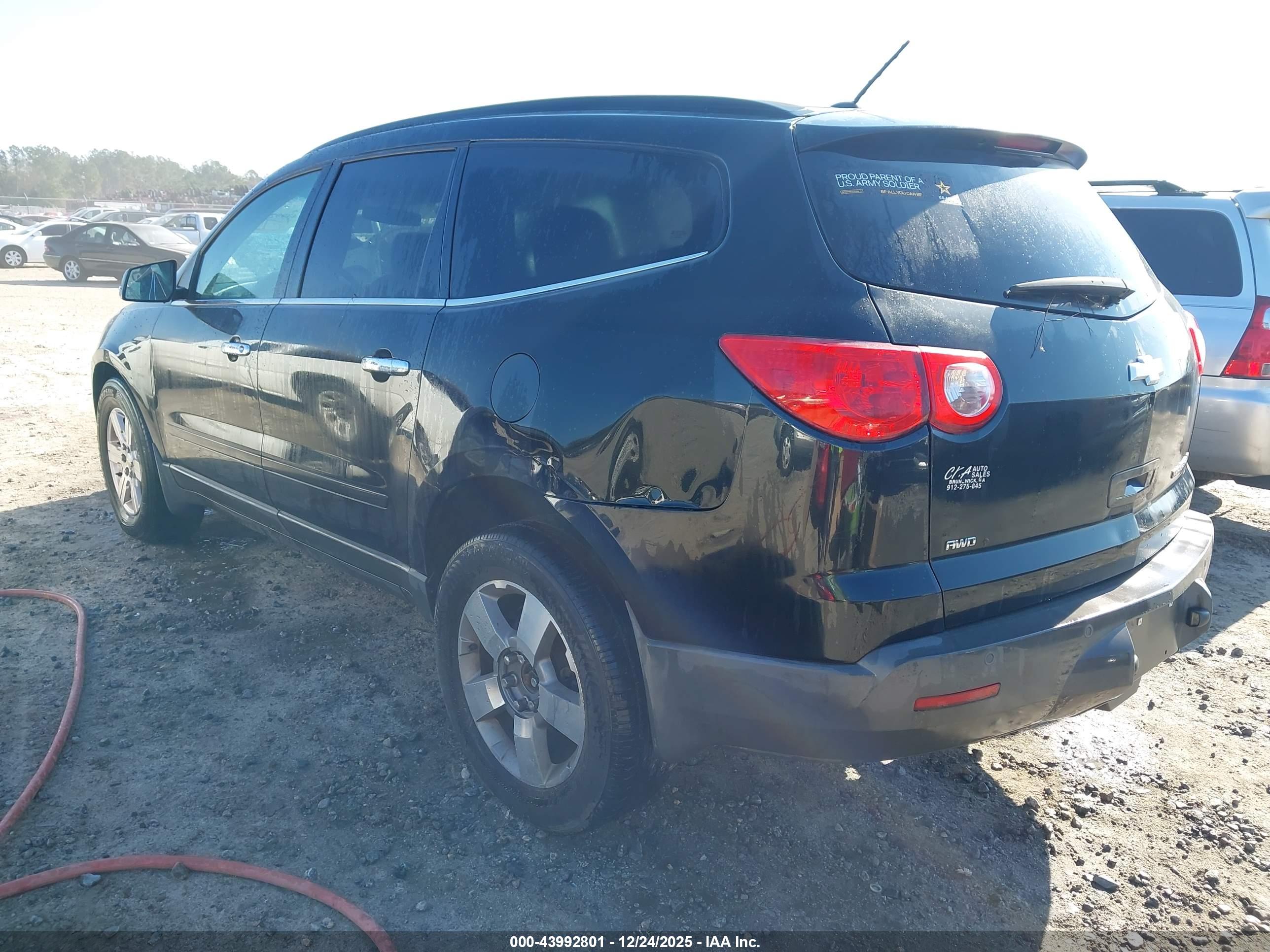 CHEVROLET TRAVERSE image 3