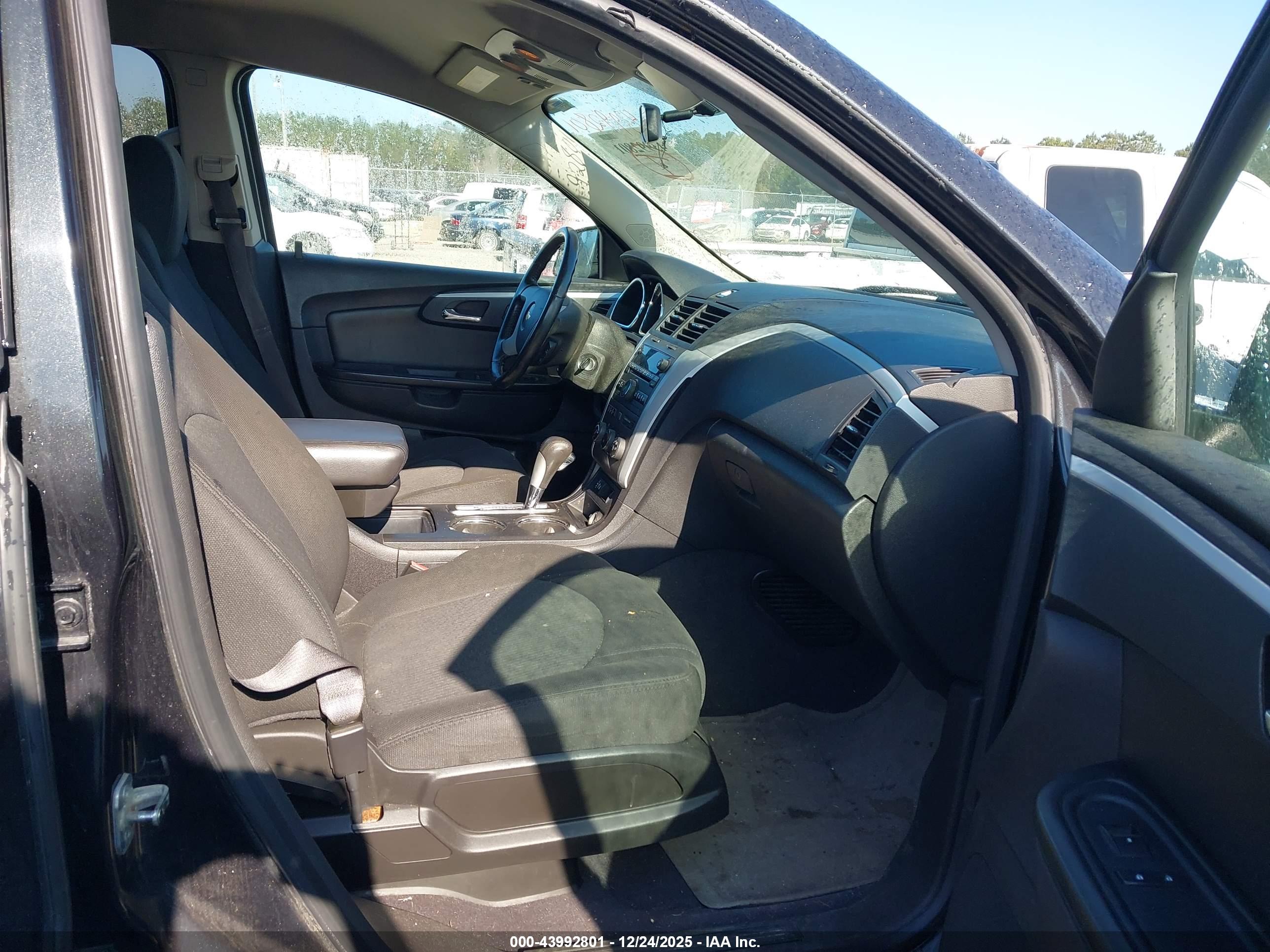 CHEVROLET TRAVERSE image 5