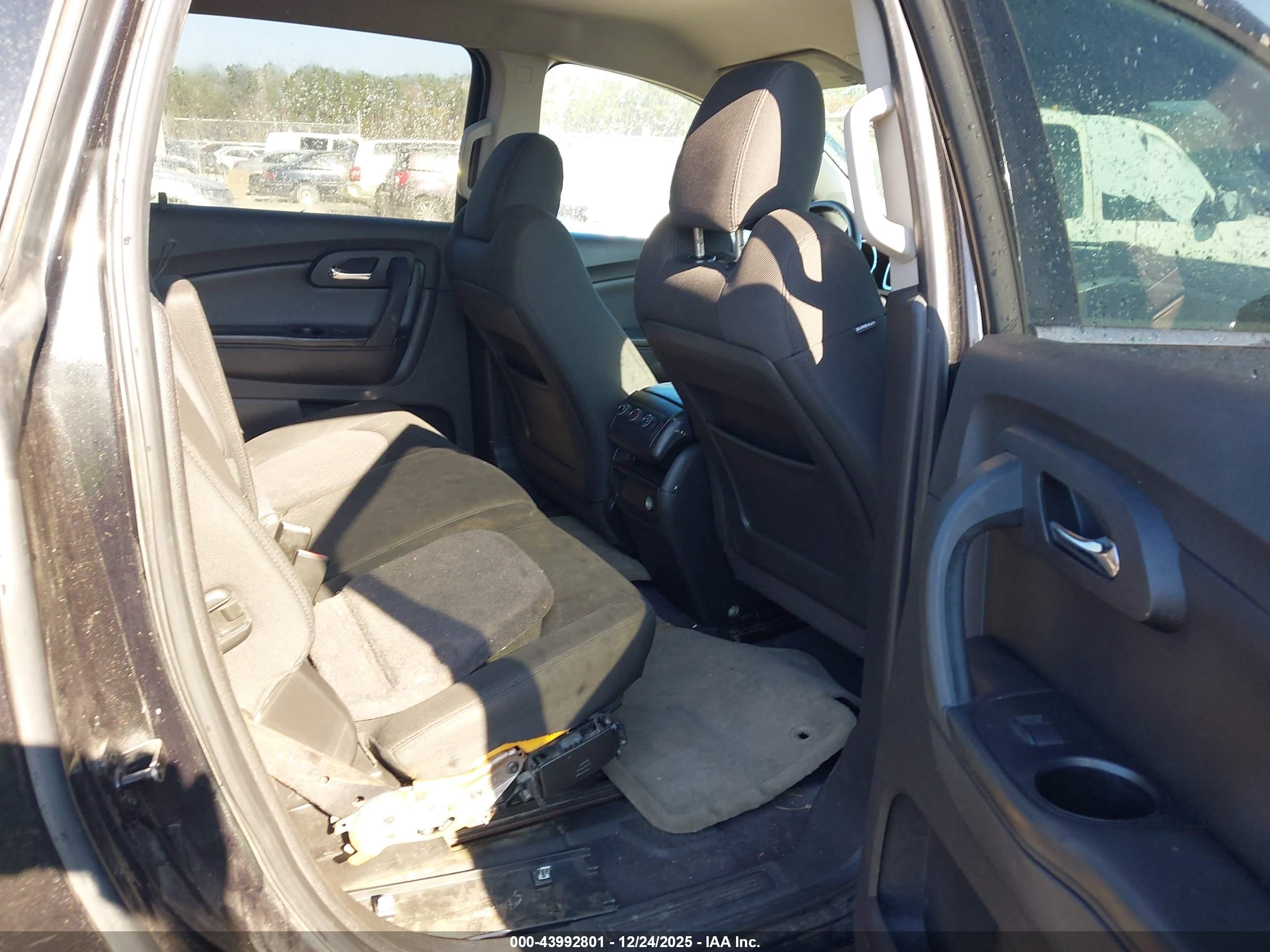 CHEVROLET TRAVERSE image 8