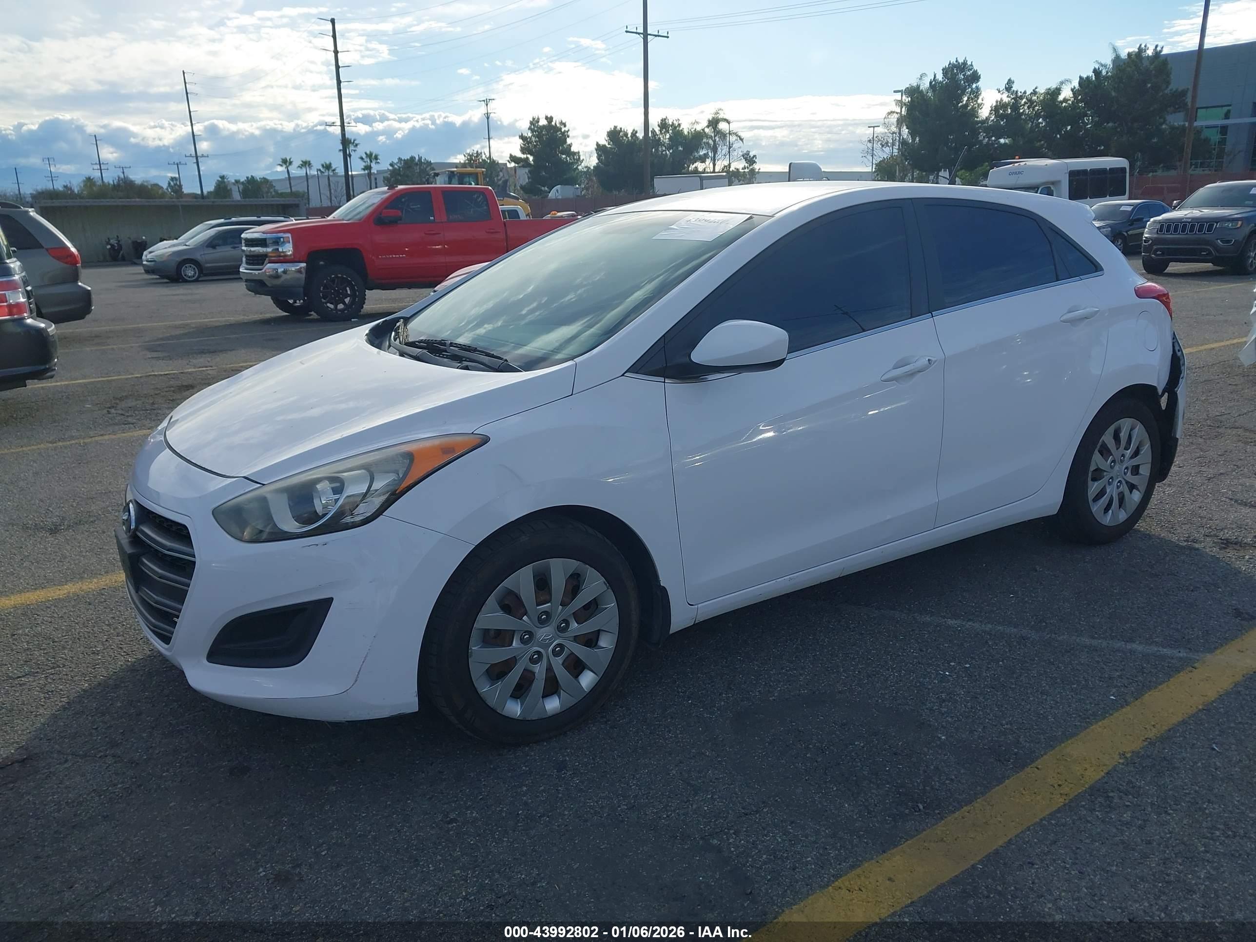 HYUNDAI ELANTRA image 2