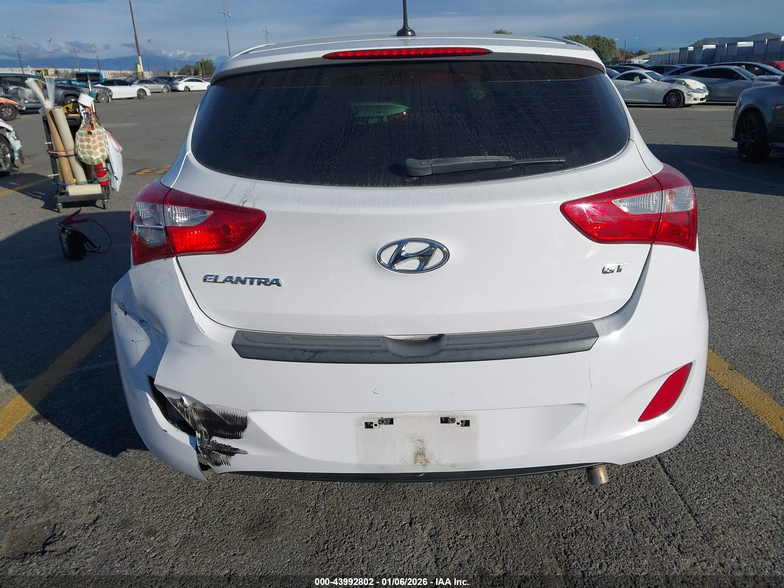 HYUNDAI ELANTRA image 6