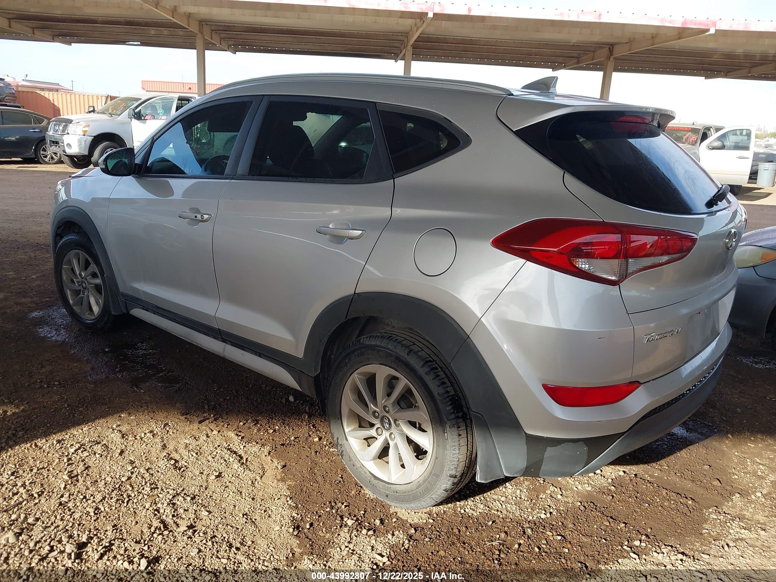 HYUNDAI TUCSON image 3
