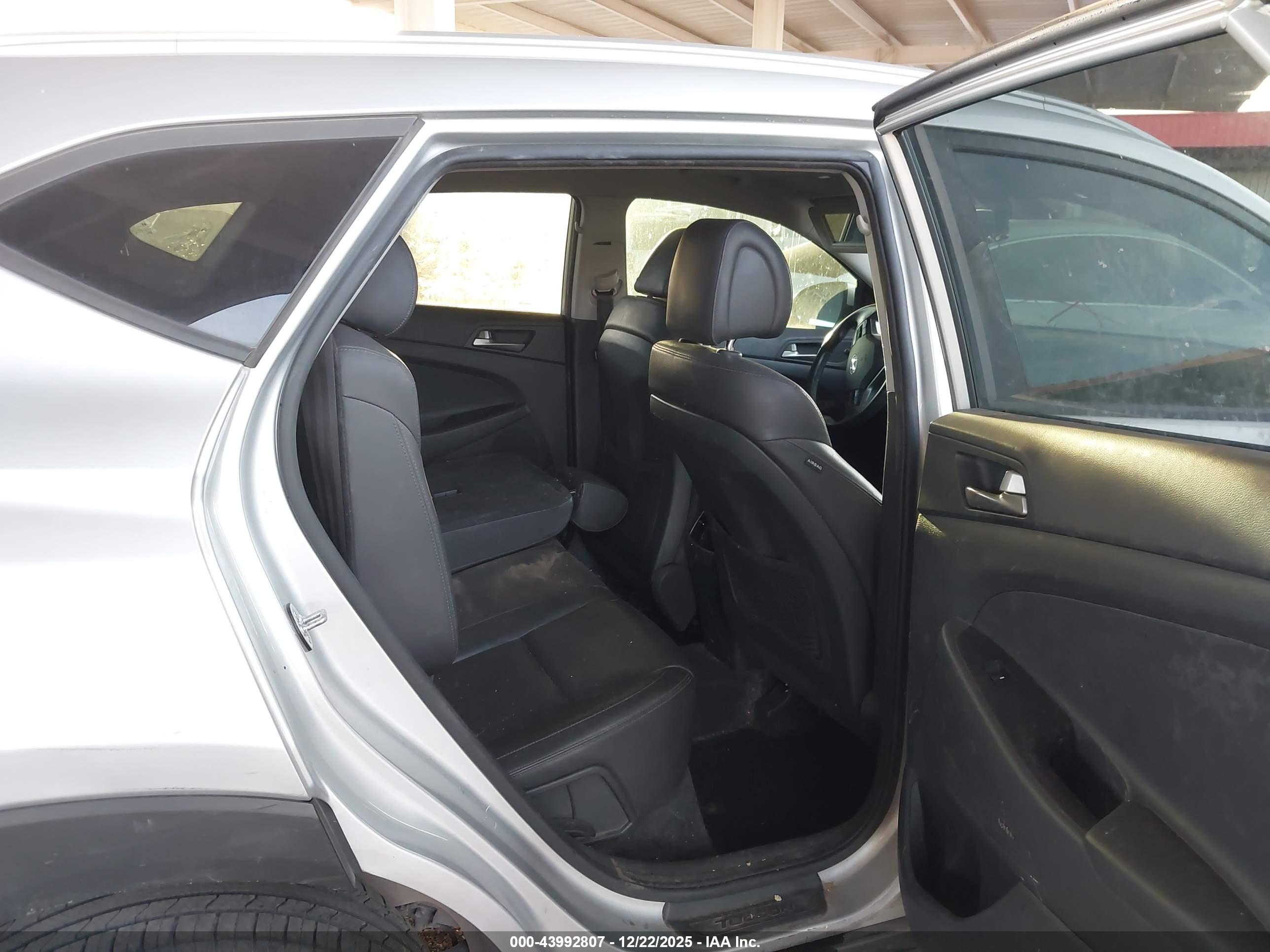 HYUNDAI TUCSON image 8