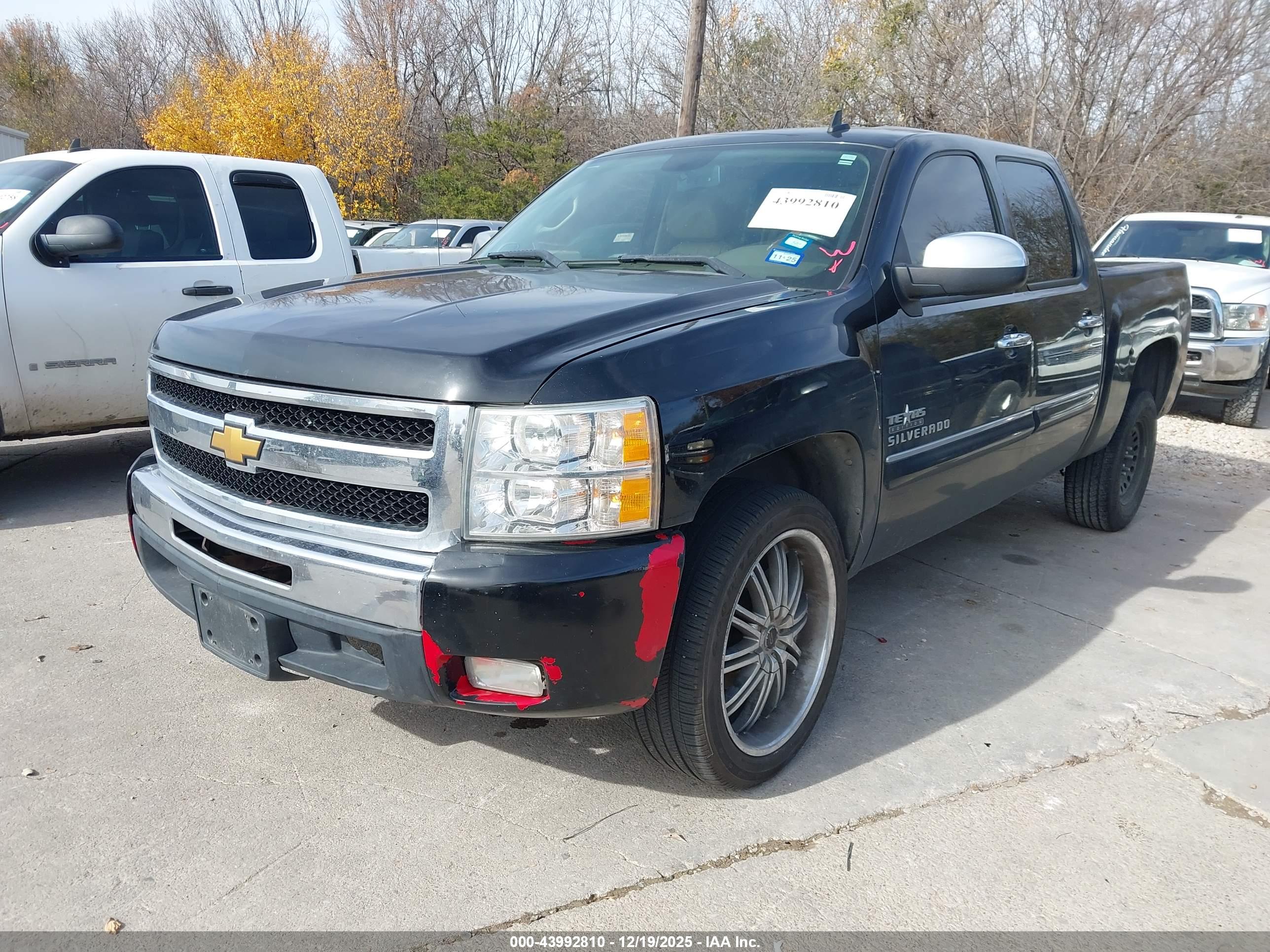 CHEVROLET SILVERADO image 2