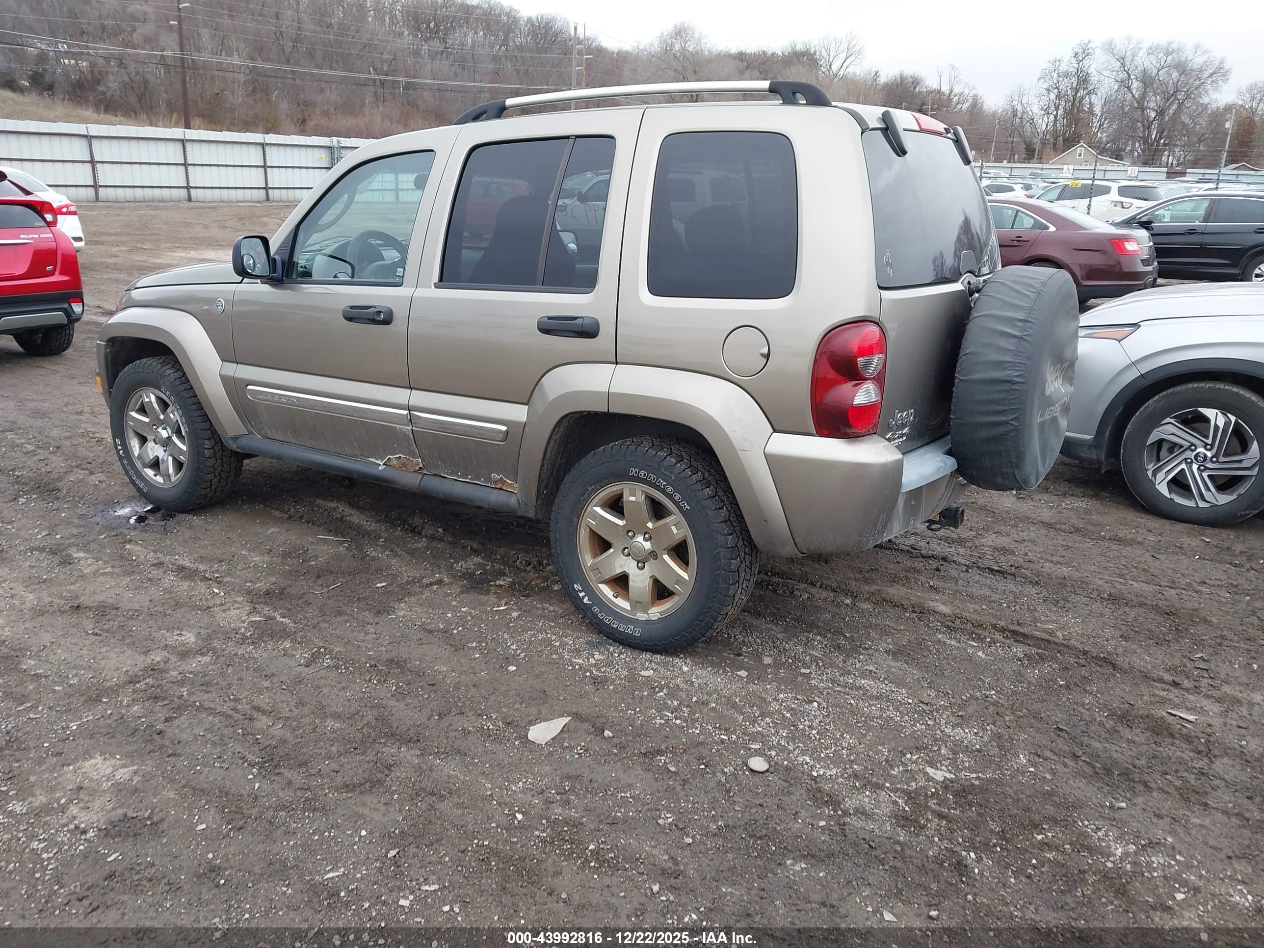 JEEP LIBERTY image 3