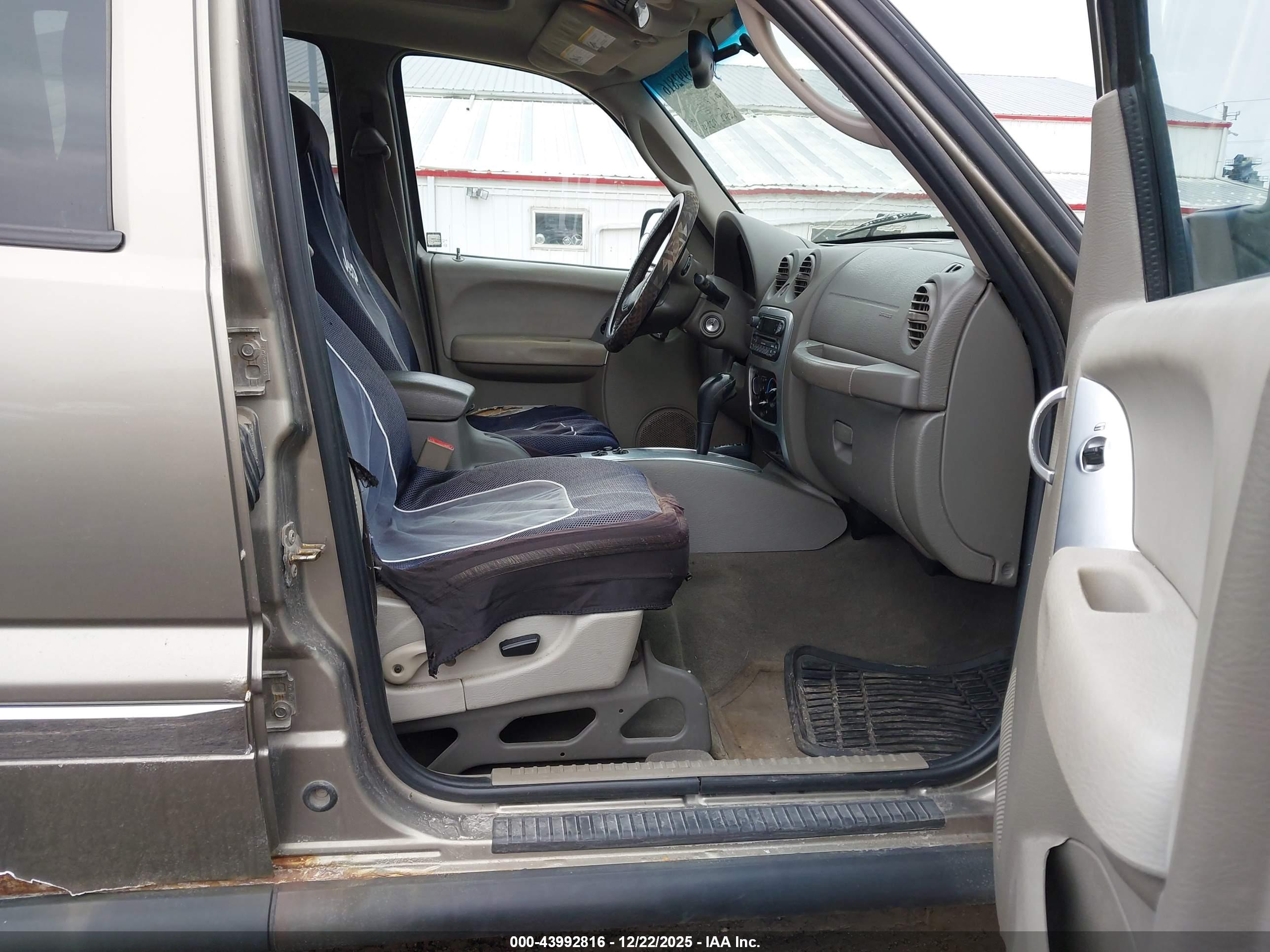 JEEP LIBERTY image 5