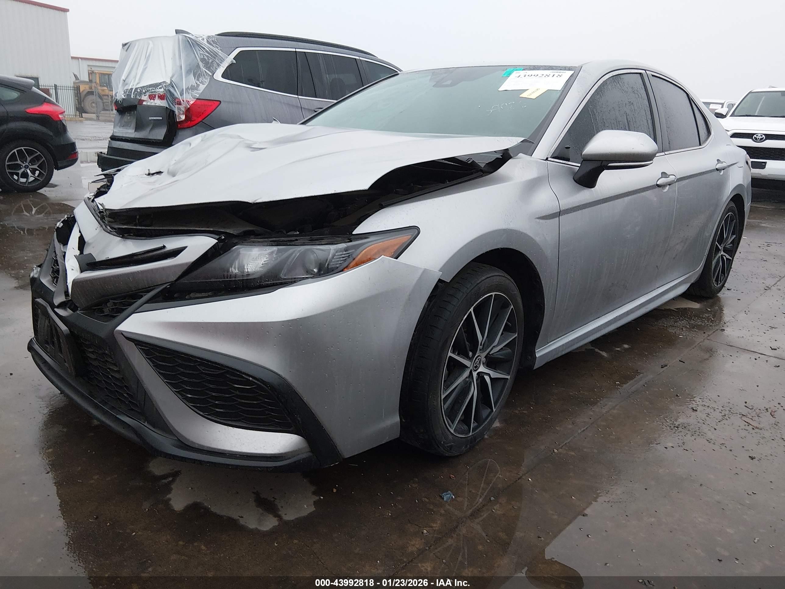 TOYOTA CAMRY image 2