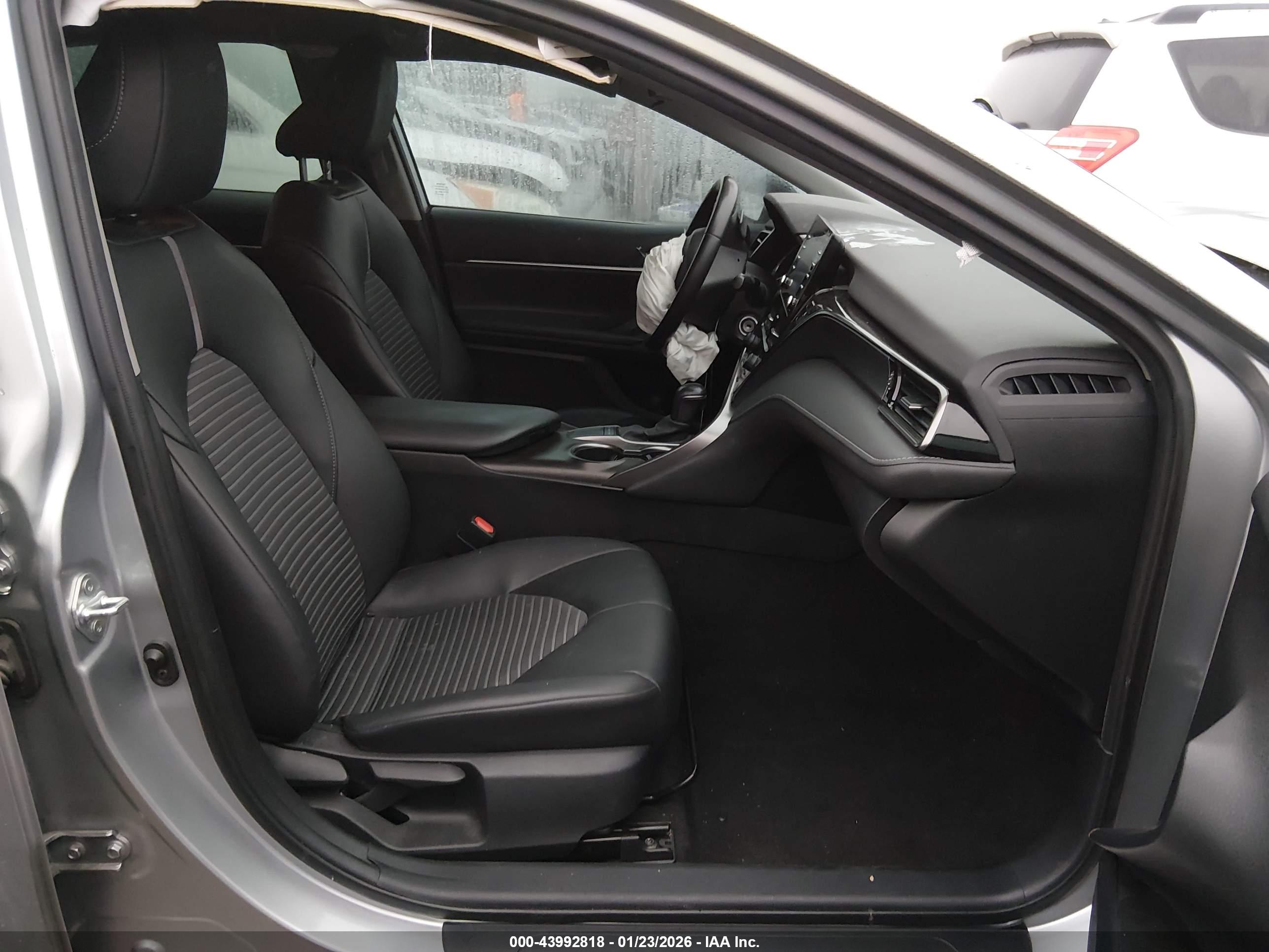 TOYOTA CAMRY image 5