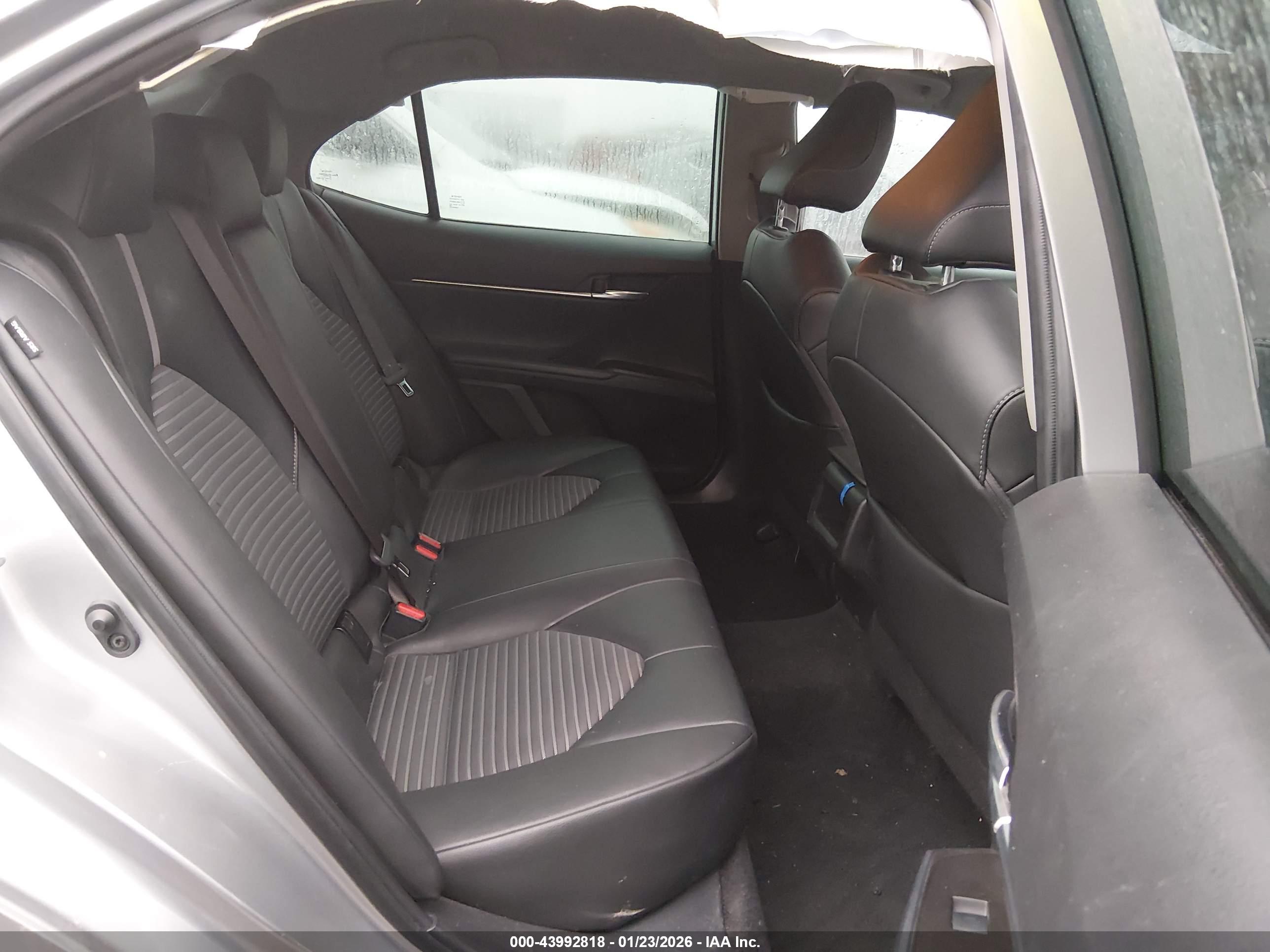 TOYOTA CAMRY image 8