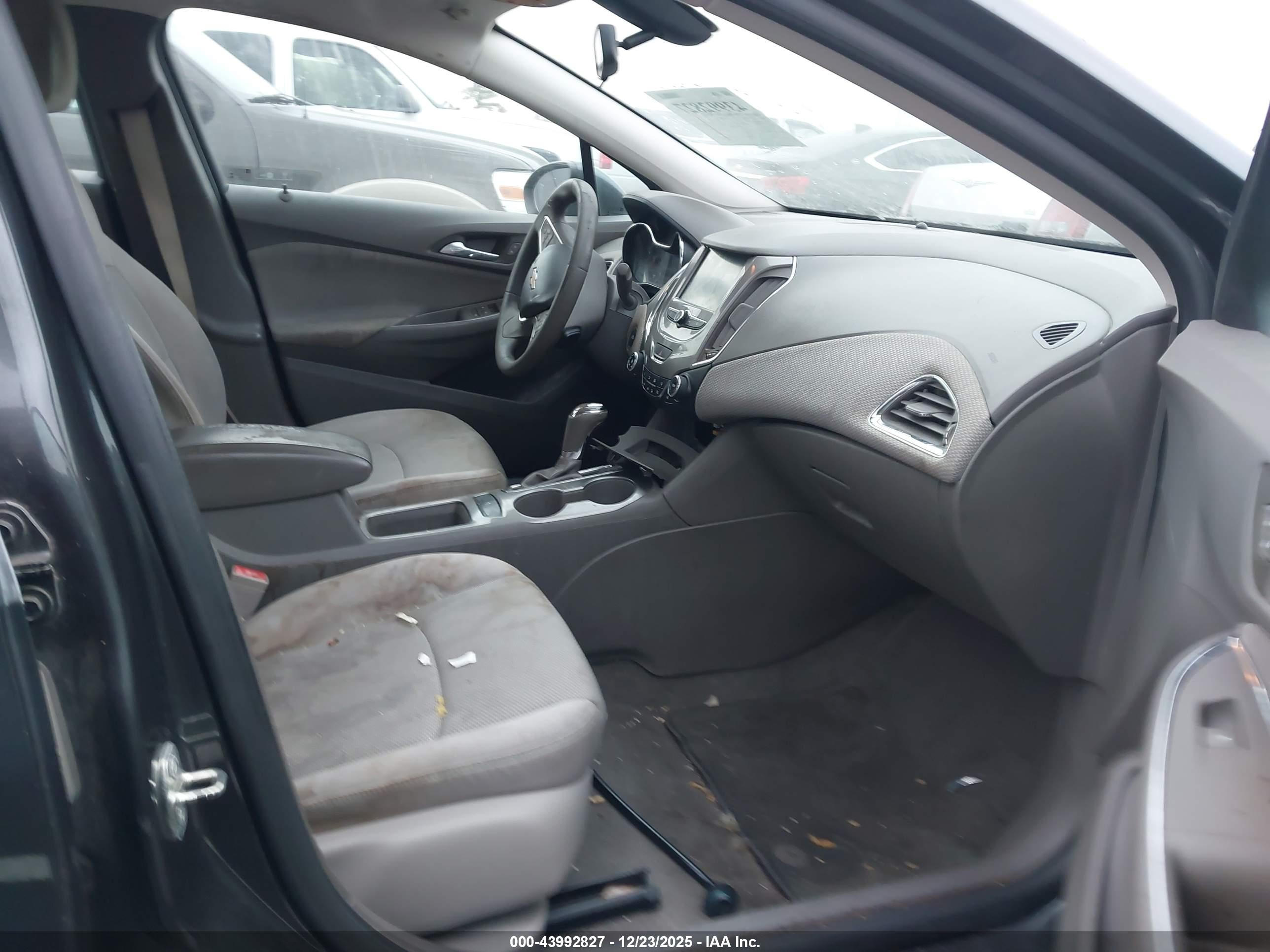 CHEVROLET CRUZE image 5