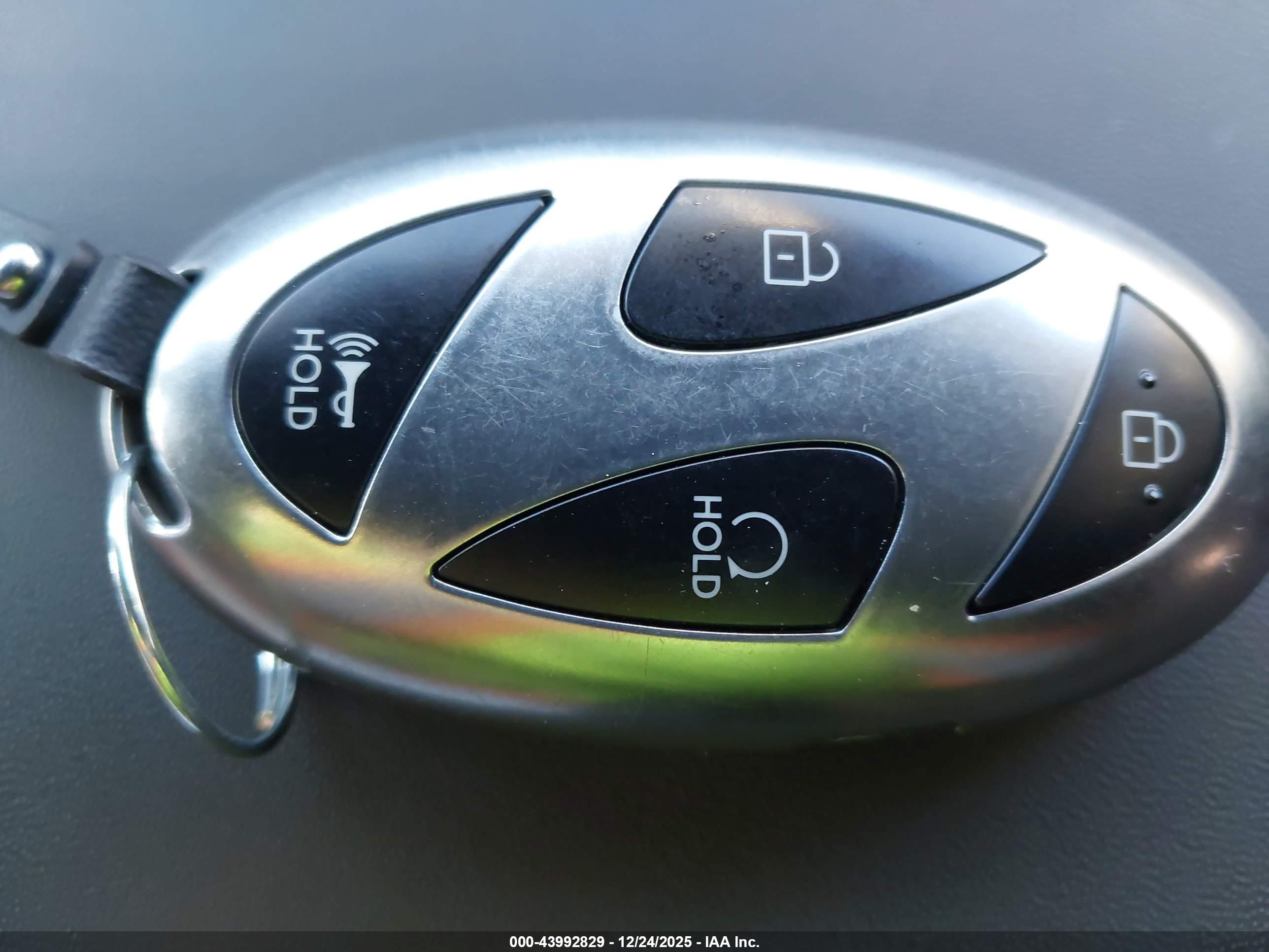 HYUNDAI SANTA image 11