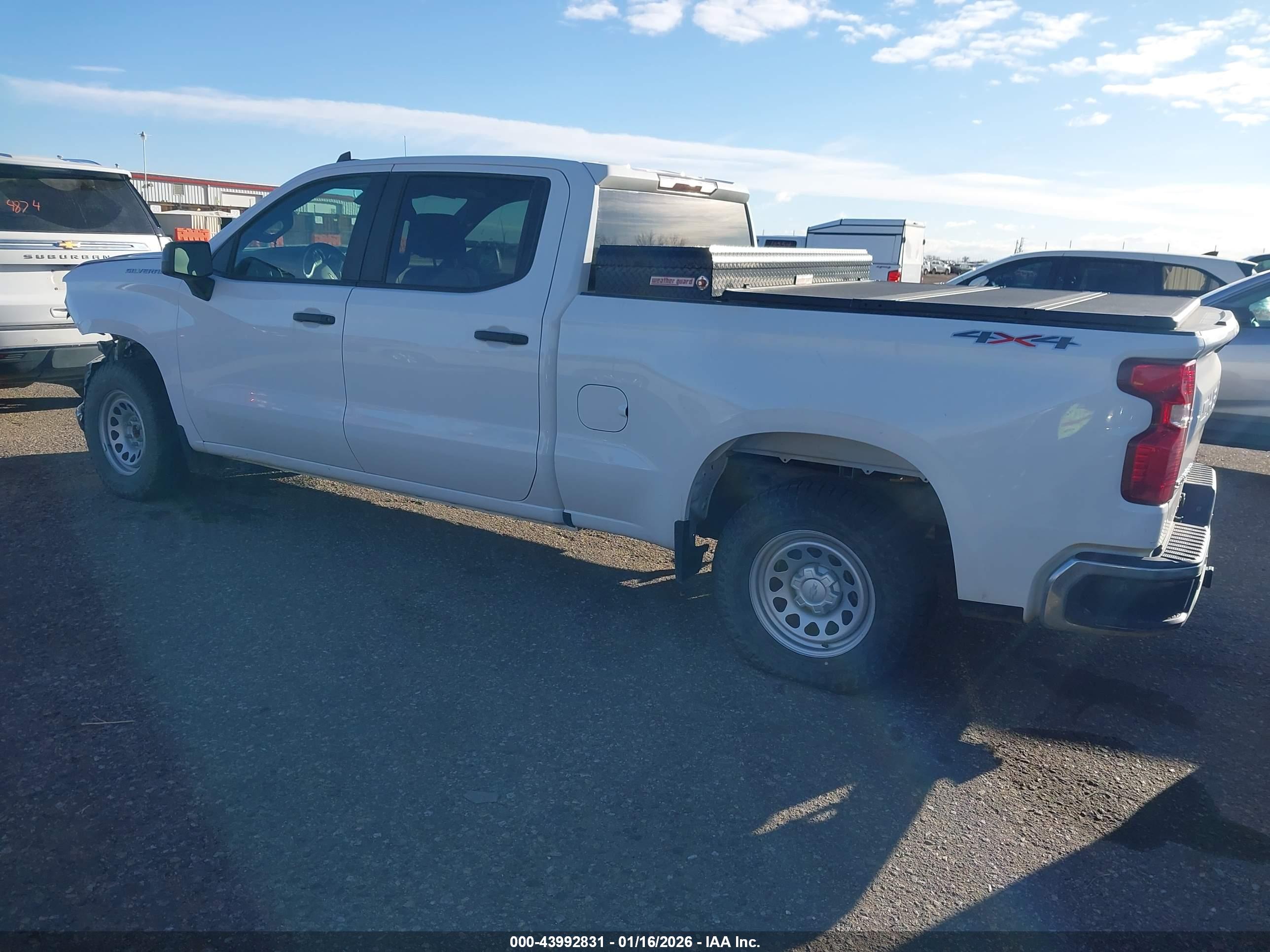 CHEVROLET SILVERADO image 3