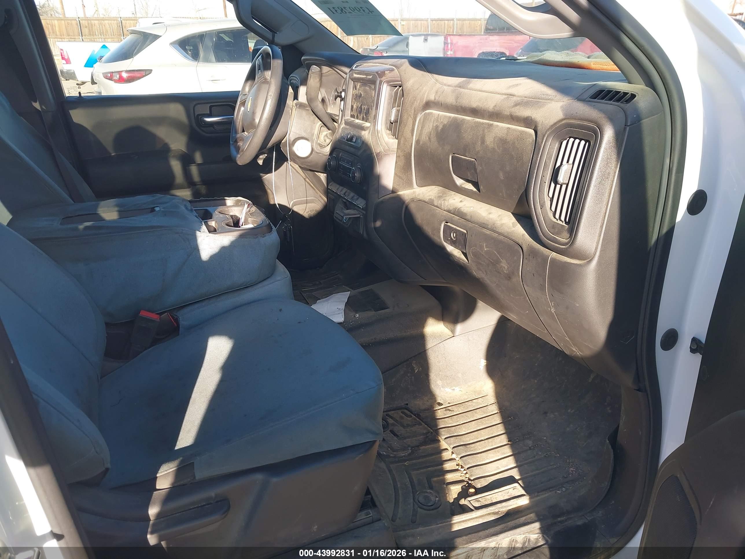 CHEVROLET SILVERADO image 5
