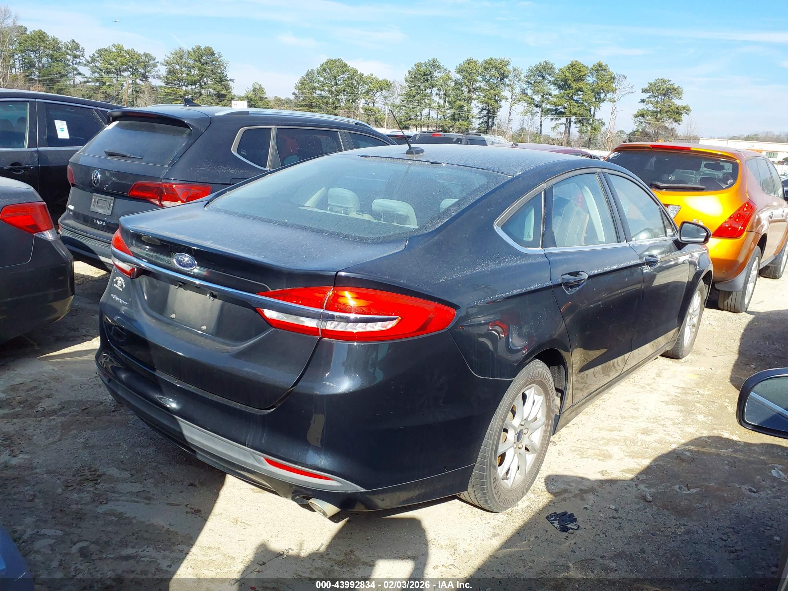 FORD FUSION image 4