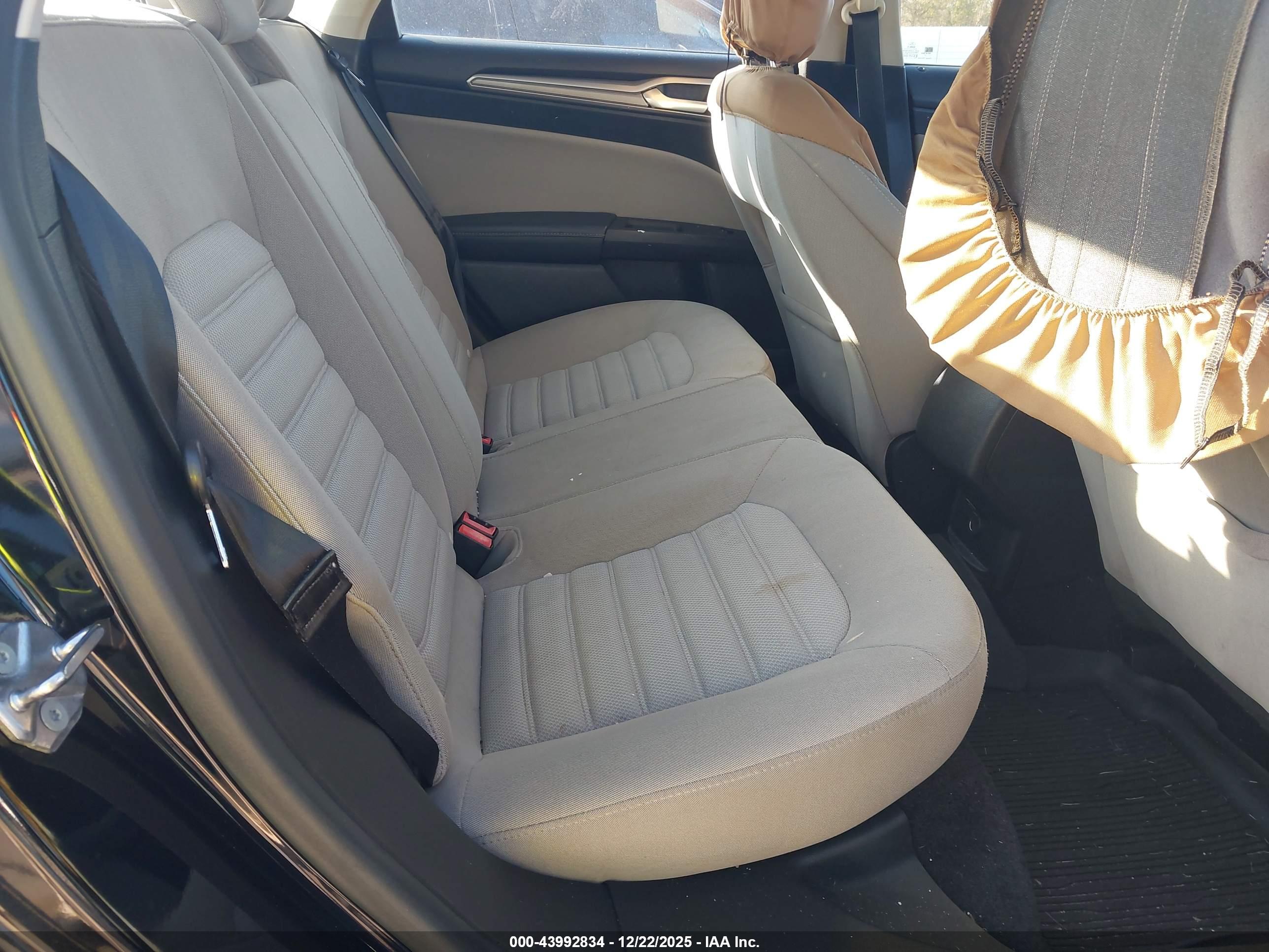 FORD FUSION image 8