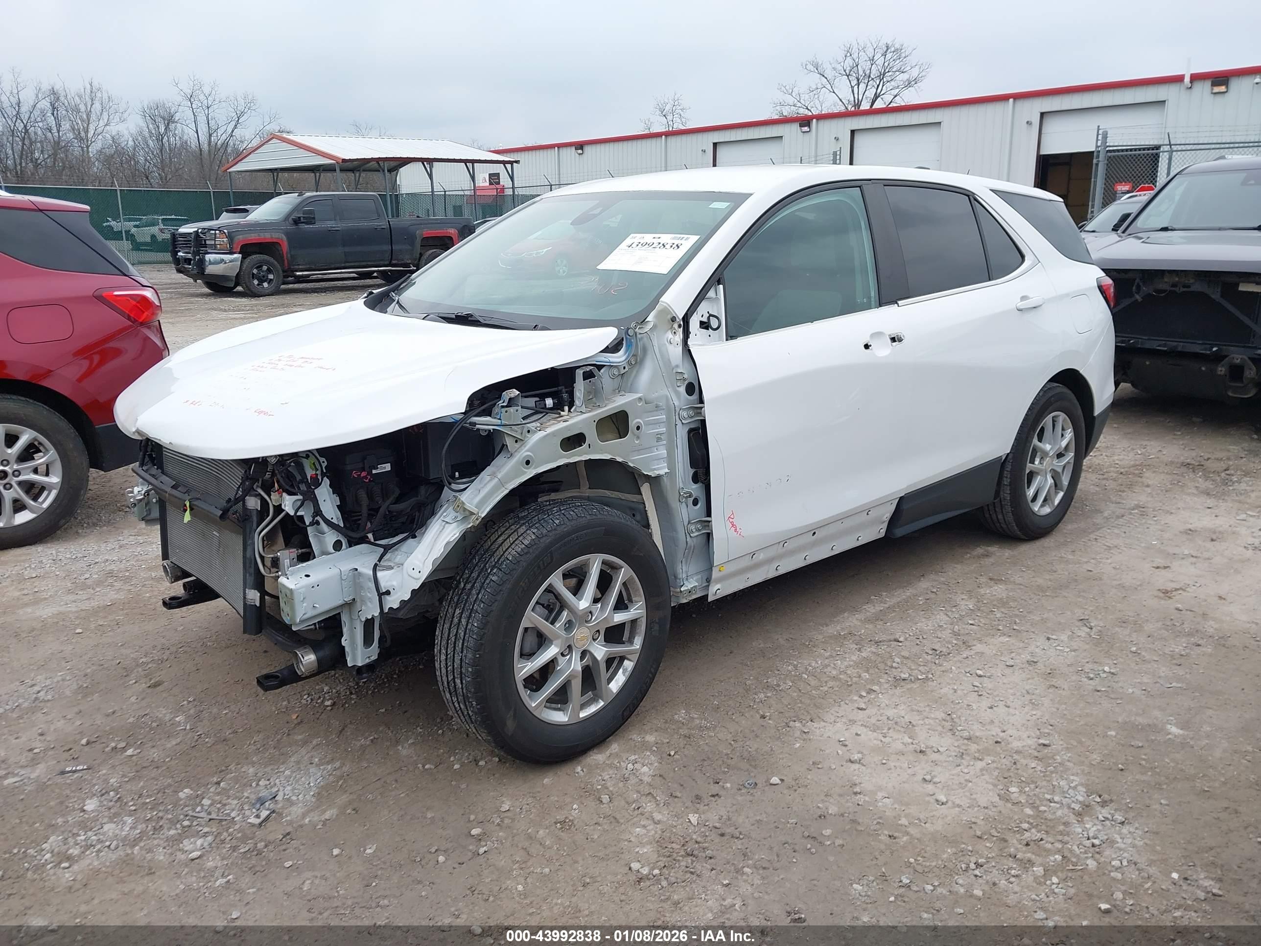 CHEVROLET EQUINOX image 2