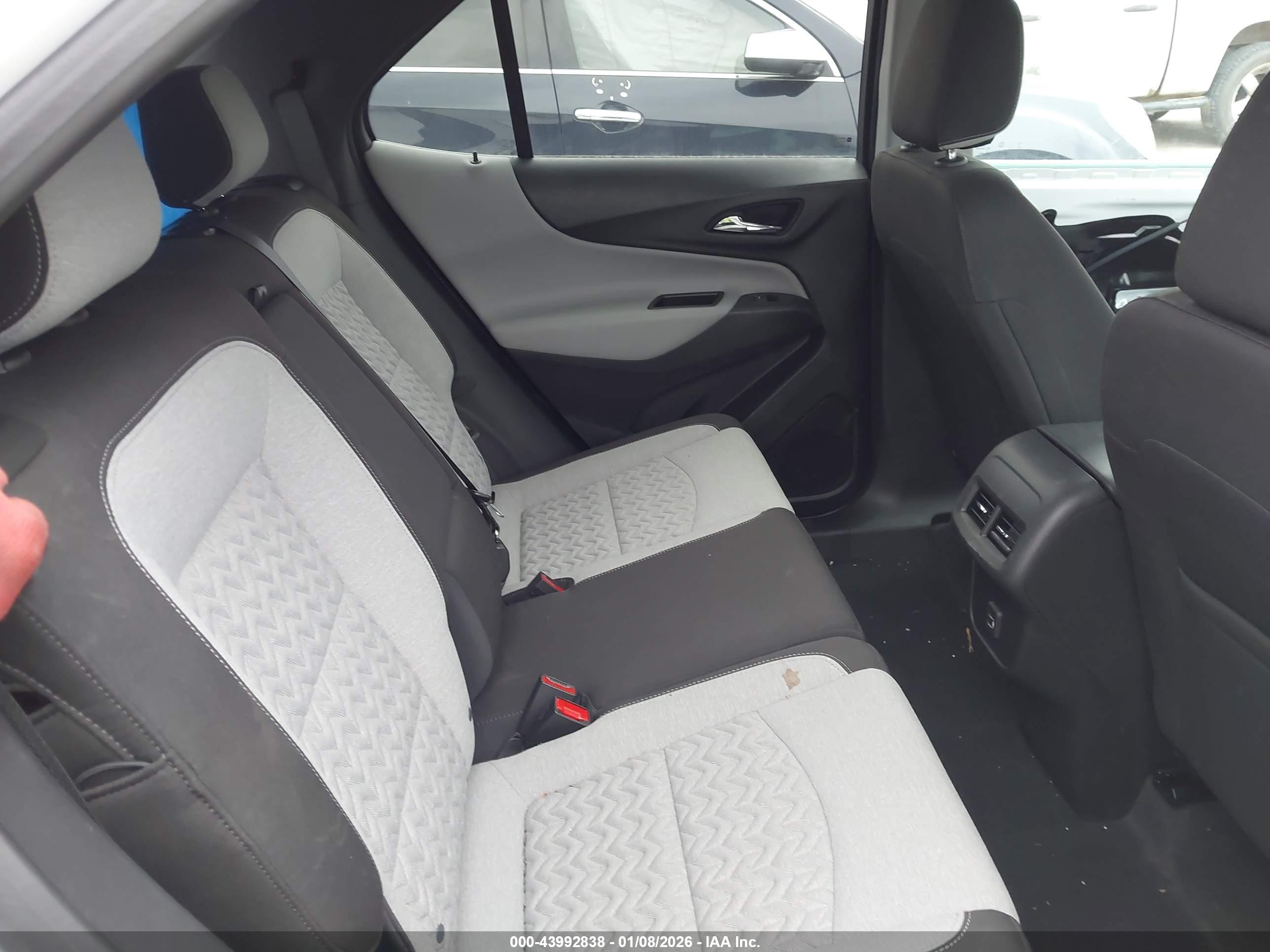 CHEVROLET EQUINOX image 8