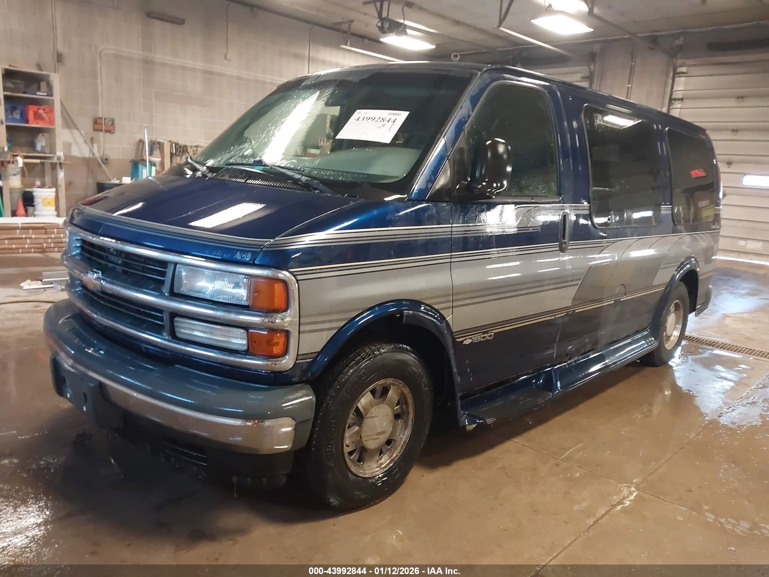 CHEVROLET EXPRESS image 2