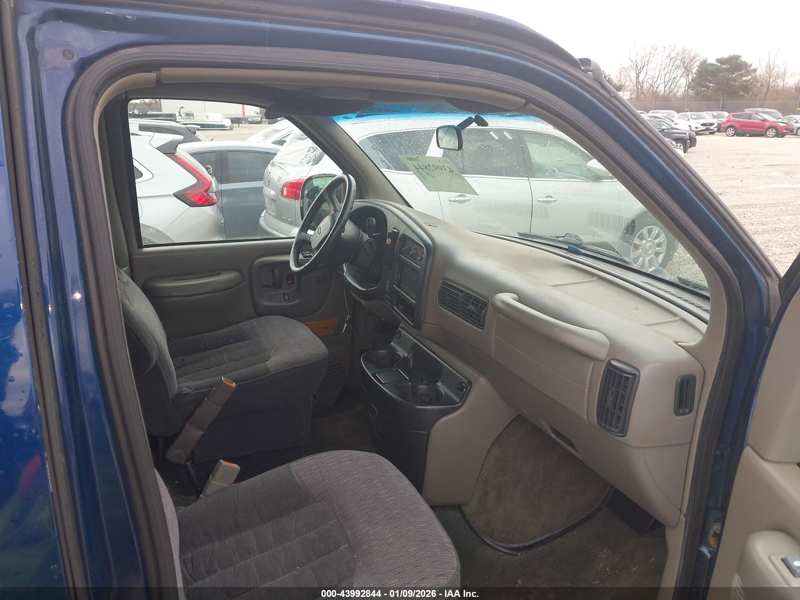 CHEVROLET EXPRESS image 5