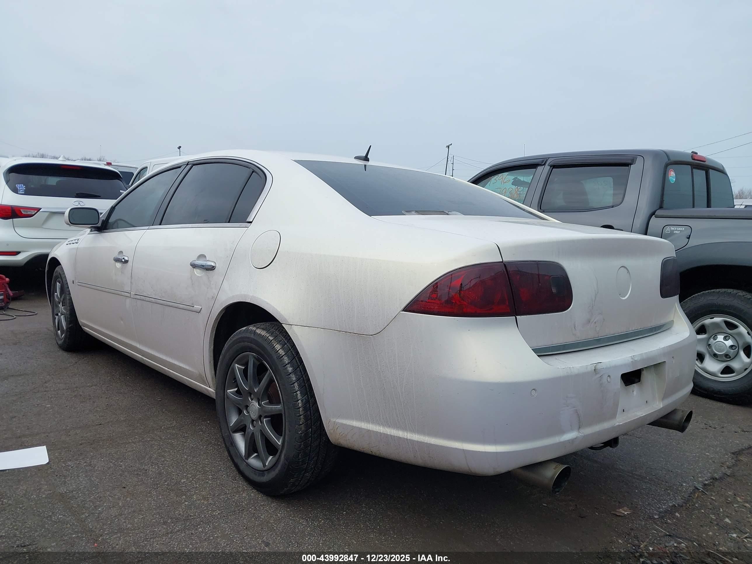 BUICK LUCERNE image 3