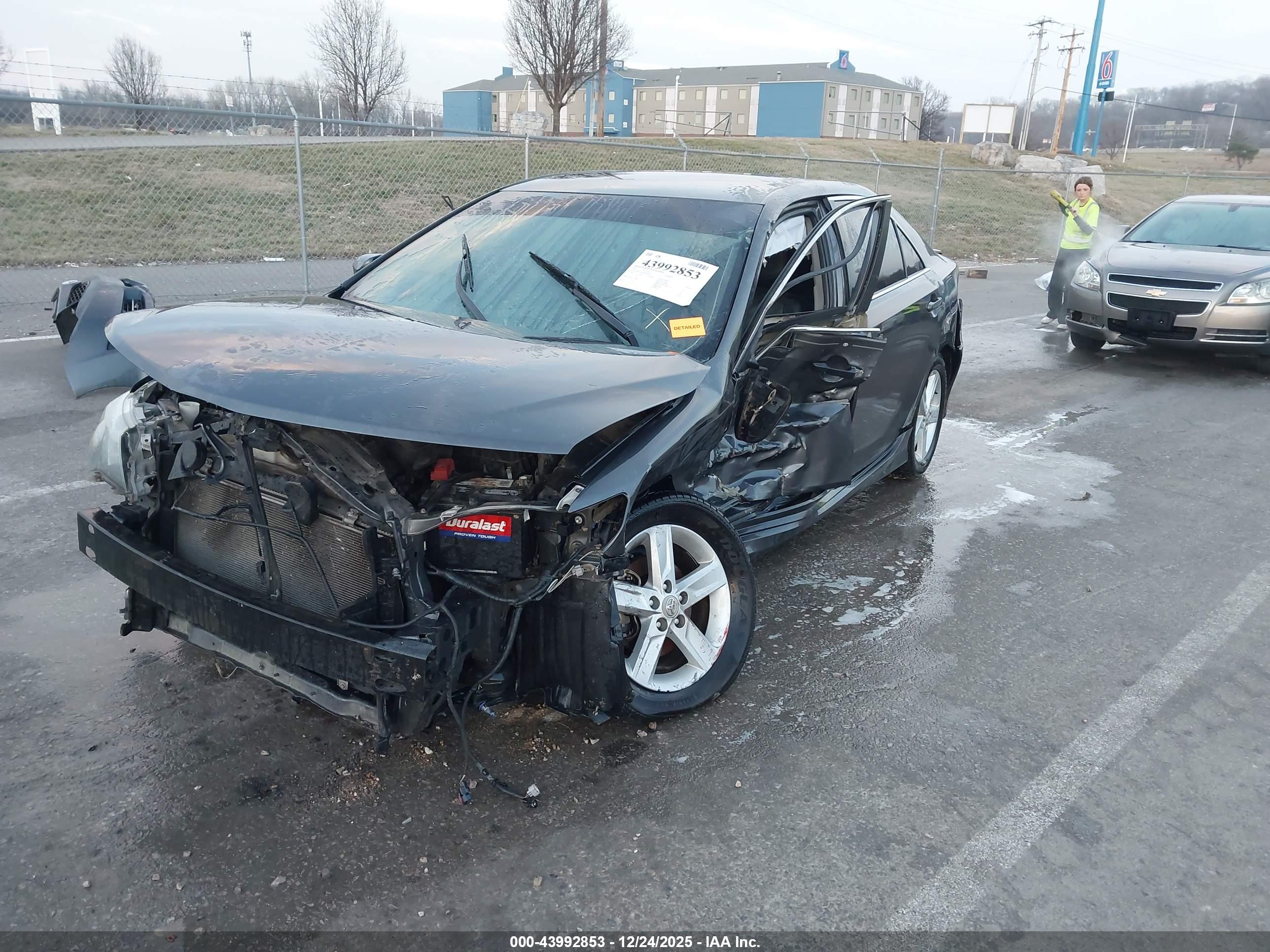 TOYOTA CAMRY image 2