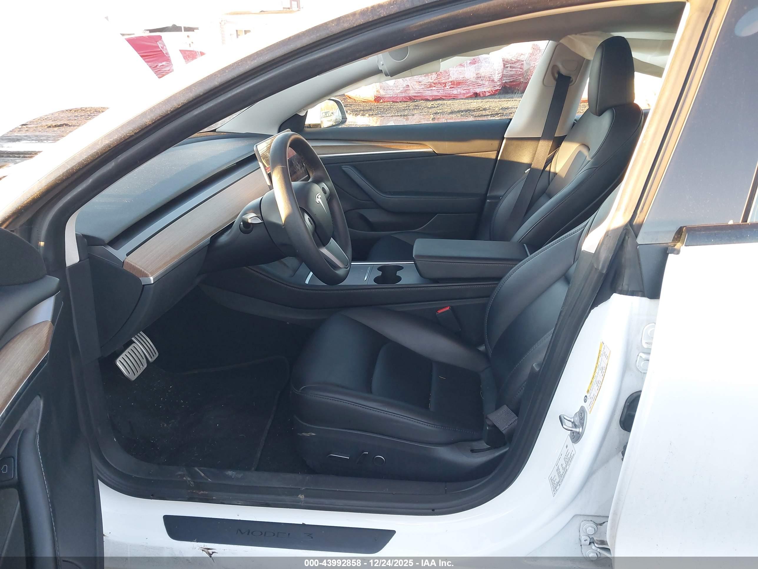 TESLA MODEL image 5