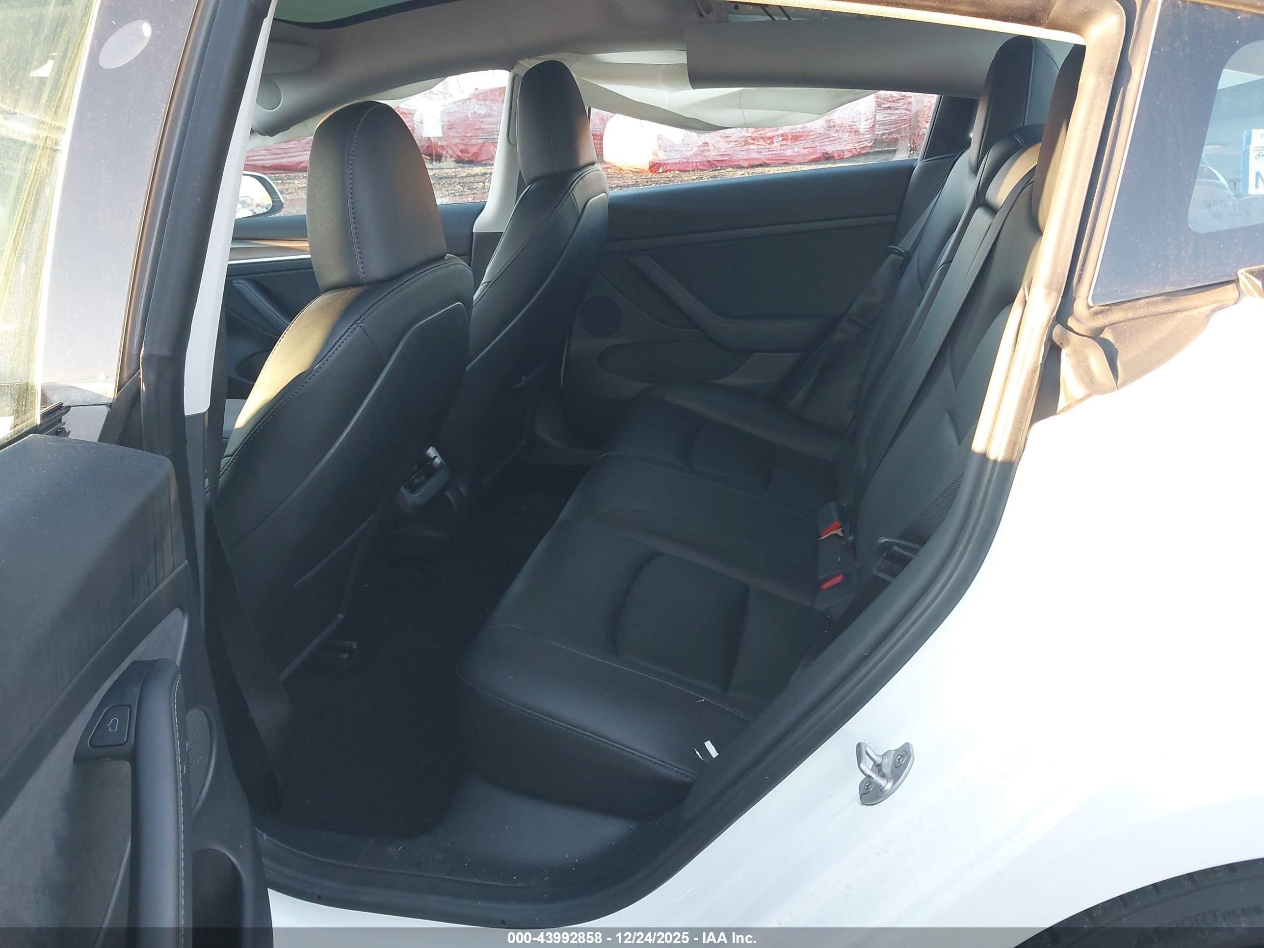 TESLA MODEL image 8