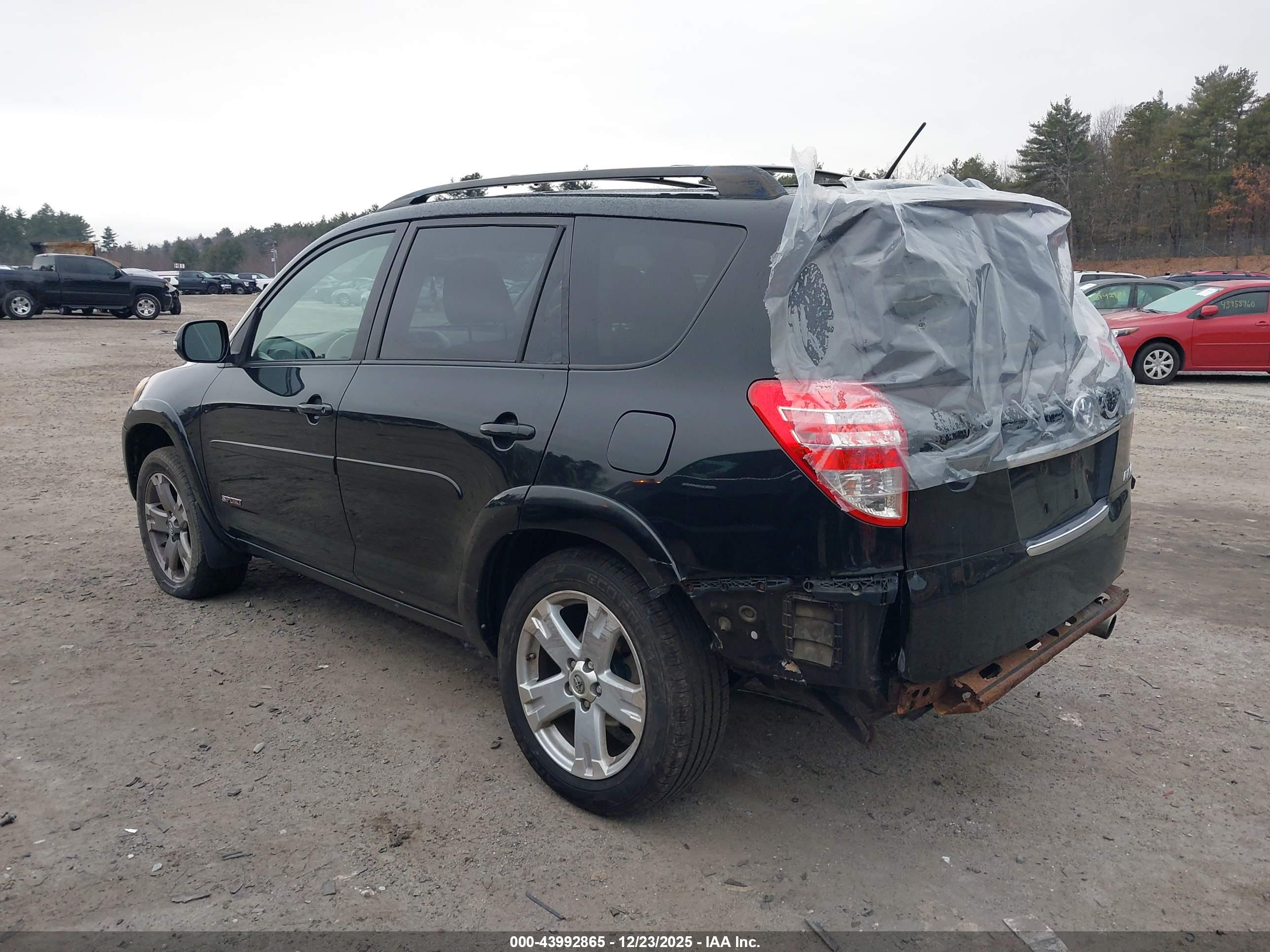 TOYOTA RAV4 image 3